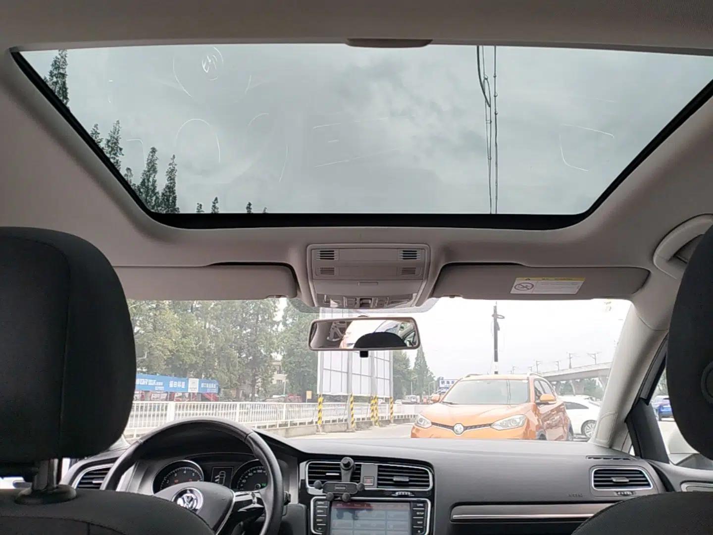 Volkswagen Golf 2015 1.6L Automatic Comfort Model — миниатюра 21