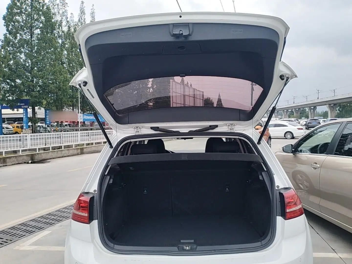 Volkswagen Golf 2015 1.6L Automatic Comfort Model — миниатюра 22
