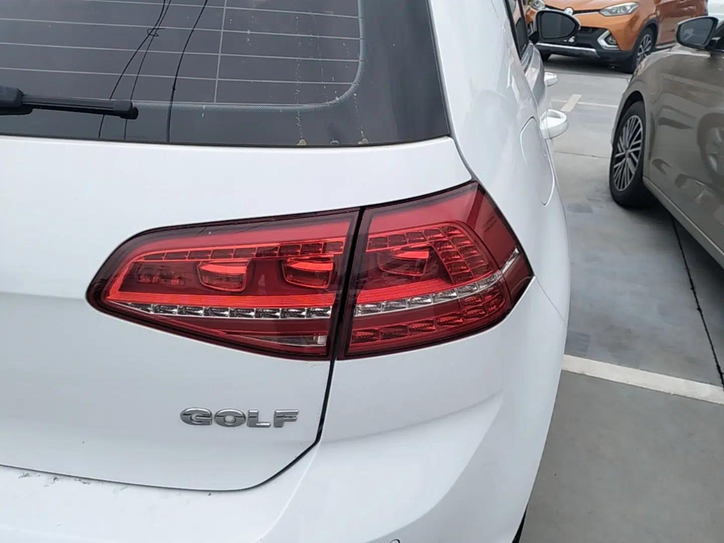 Volkswagen Golf 2015 1.6L Automatic Comfort Model — миниатюра 9