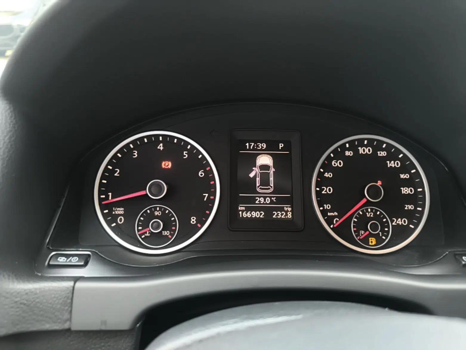 Volkswagen Tiguan 2016 280TSI Automatic Two-Wheel Drive Silk Road Comfort Edition — миниатюра 14