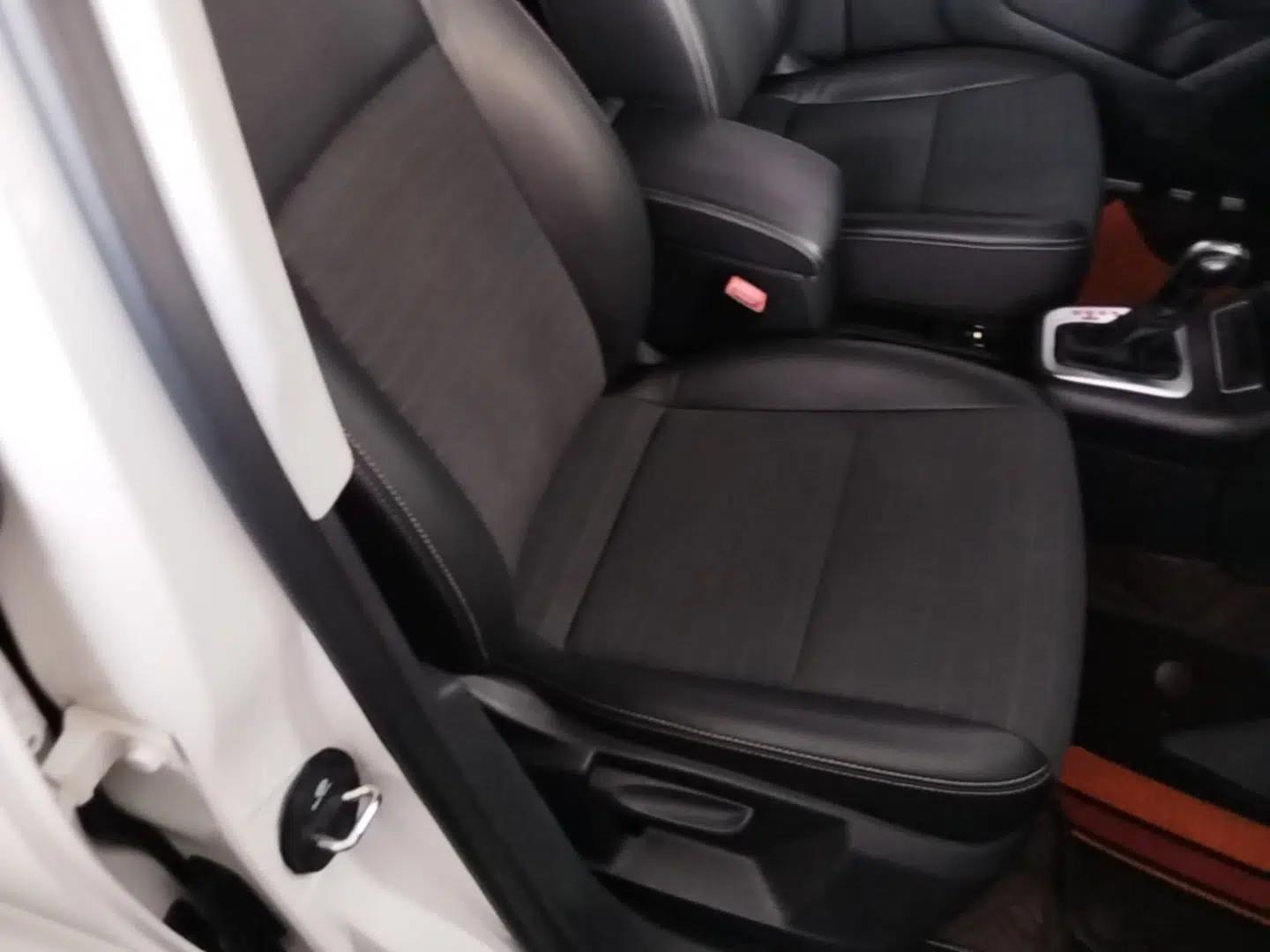 Volkswagen Tiguan 2016 280TSI Automatic Two-Wheel-Drive Silk Road Style Edition — миниатюра 19