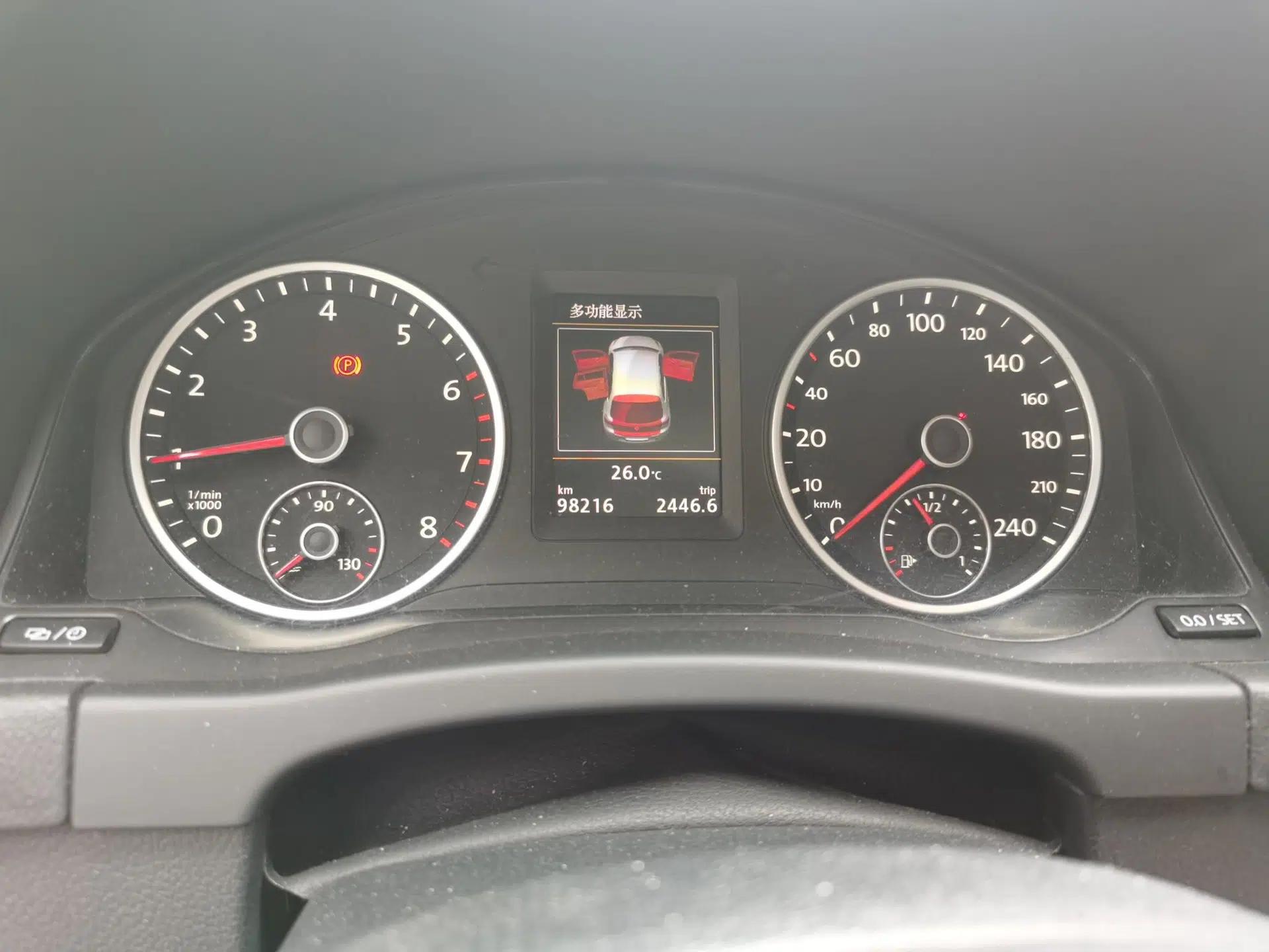 Volkswagen Tiguan 2015 2.0 TSI Automatic All-Wheel Drive Flagship Edition — миниатюра 11