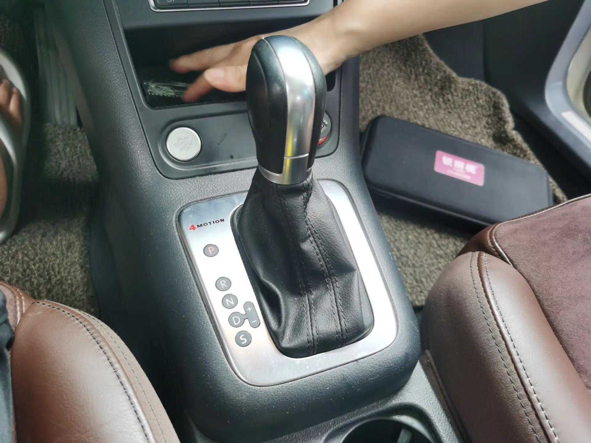 Volkswagen Tiguan 2015 2.0 TSI Automatic All-Wheel Drive Flagship Edition — миниатюра 14