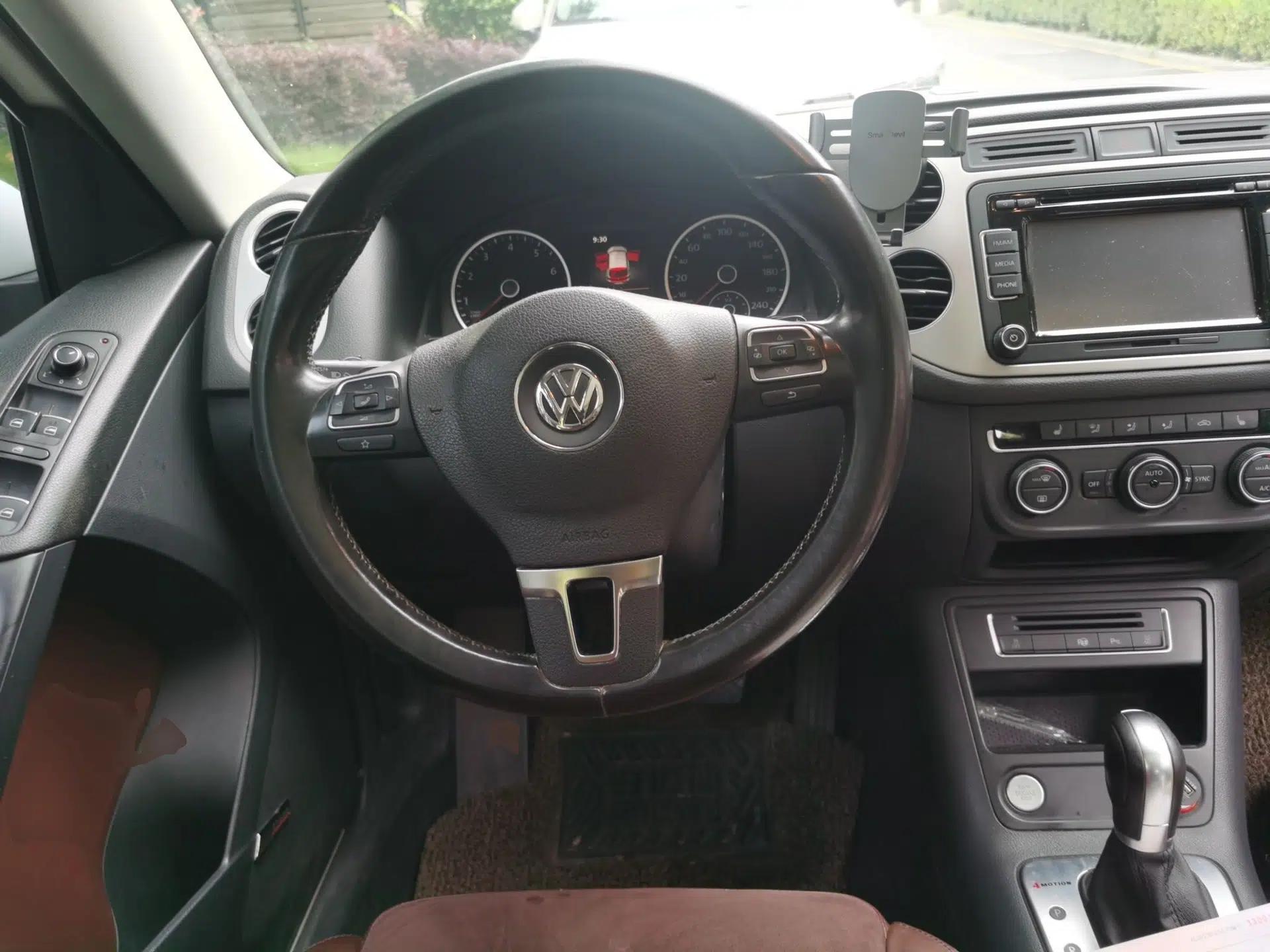 Volkswagen Tiguan 2015 2.0 TSI Automatic All-Wheel Drive Flagship Edition — миниатюра 10