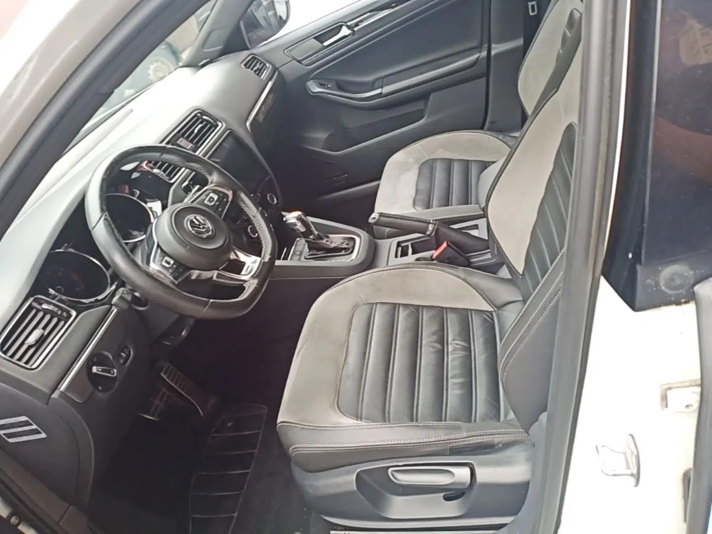Volkswagen Sagitar 2016 280TSI Automatic R-Line — миниатюра 17