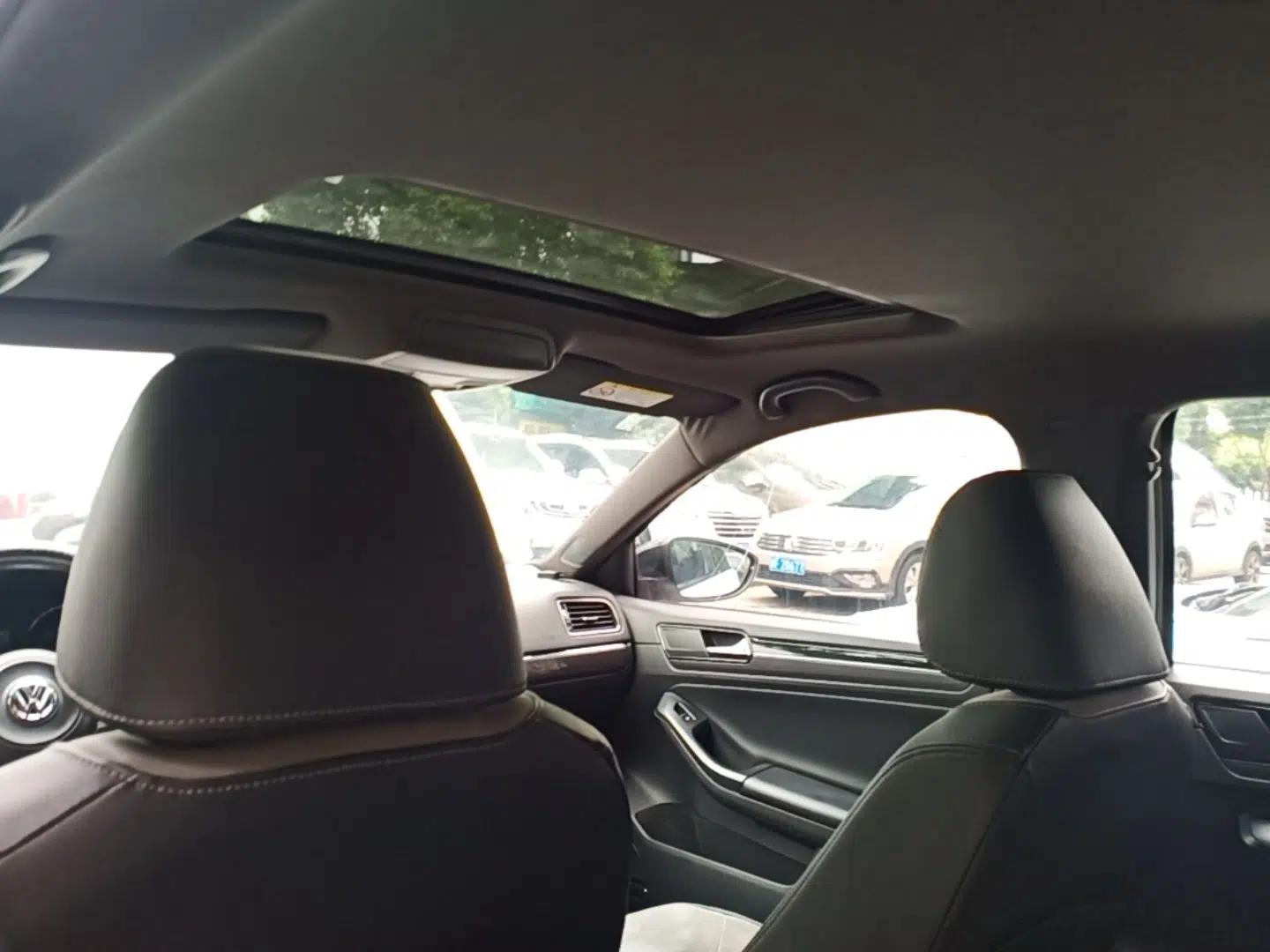 Volkswagen Sagitar 2016 280TSI Automatic R-Line — миниатюра 21