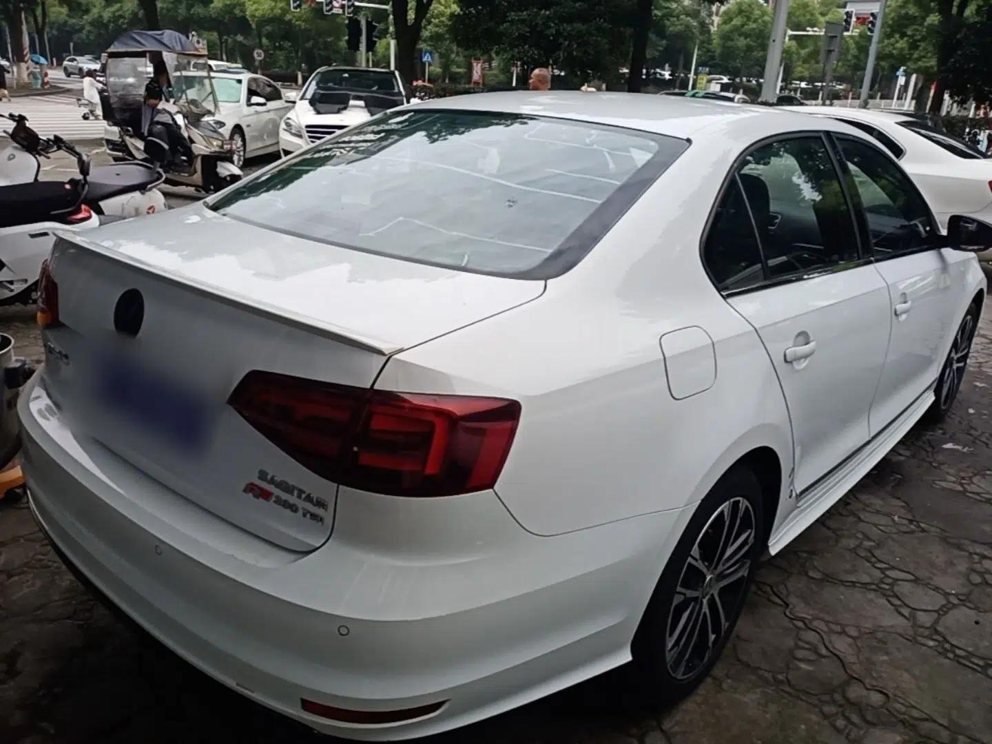 Volkswagen Sagitar 2016 280TSI Automatic R-Line — миниатюра 6