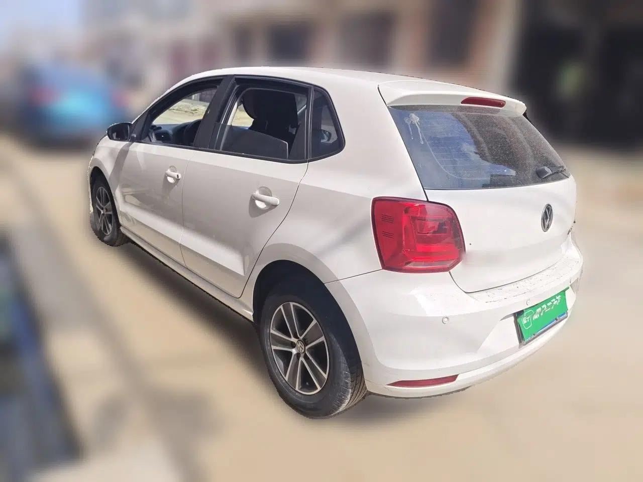 Volkswagen Polo 2014 1.4L Manual Fashion Edition — миниатюра 4