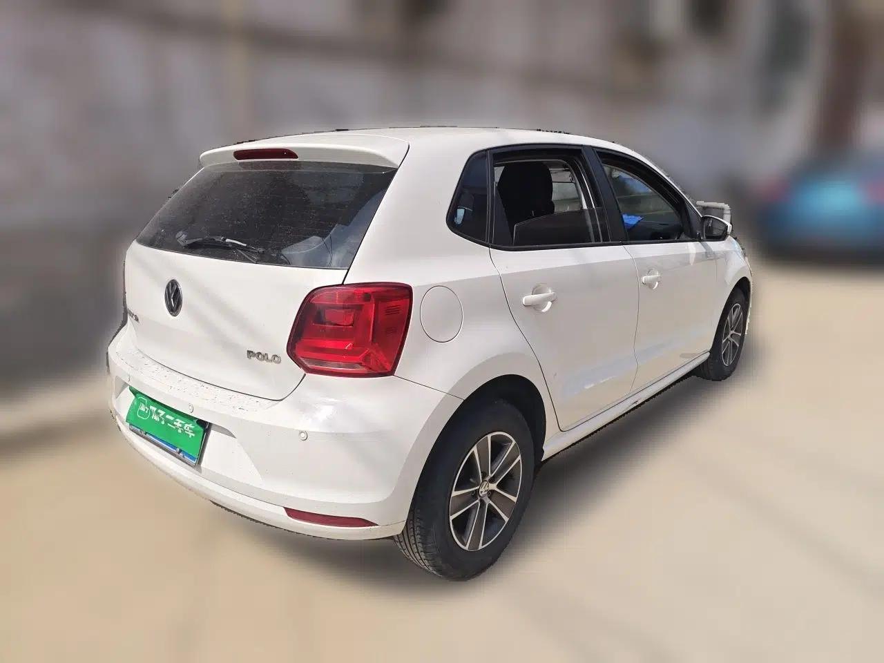 Volkswagen Polo 2014 1.4L Manual Fashion Edition — миниатюра 6