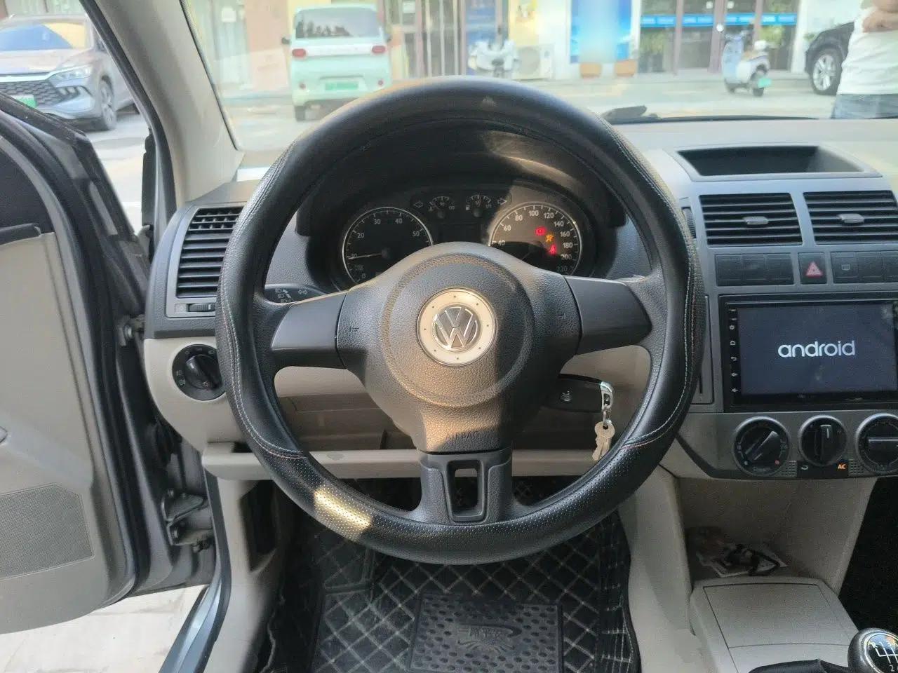 Volkswagen Polo 2011 Jingqu 1.6L Manual - Real Cool Edition — миниатюра 10
