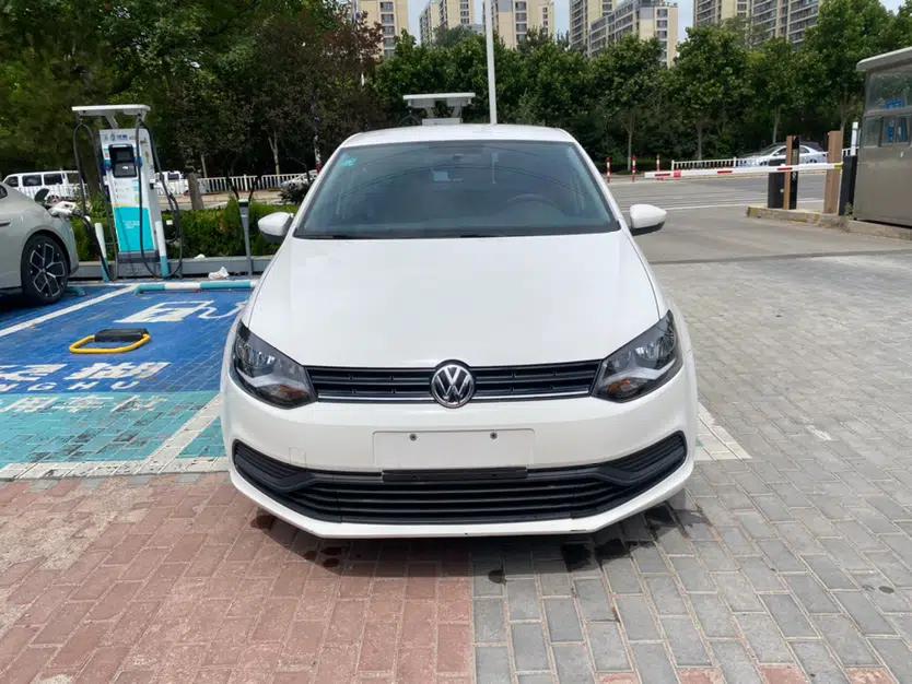 Volkswagen Polo 2016 1.4L Automatic Trendy Model — миниатюра 2