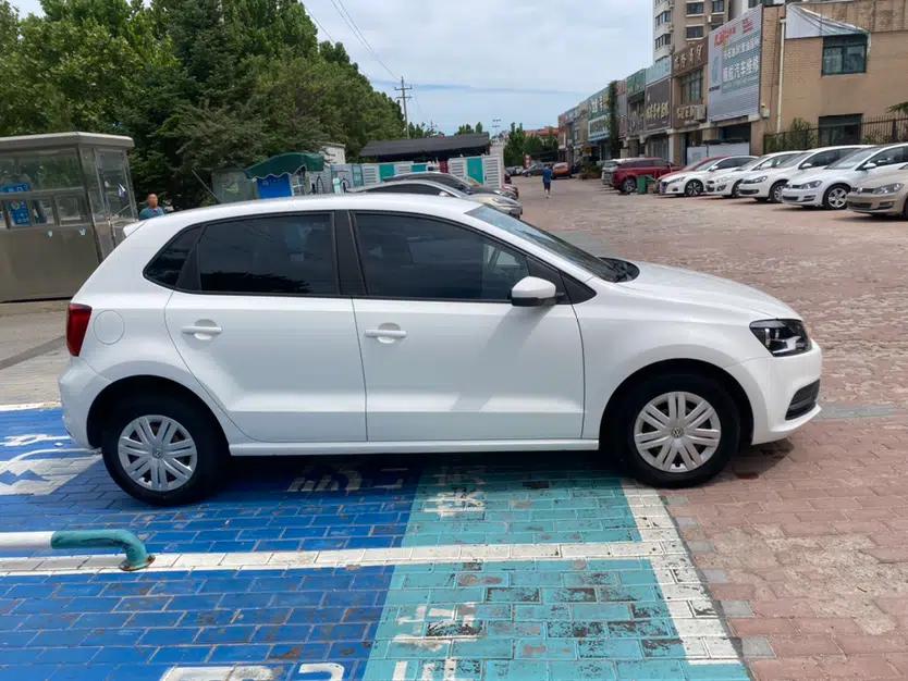 Volkswagen Polo 2016 1.4L Automatic Trendy Model — миниатюра 4