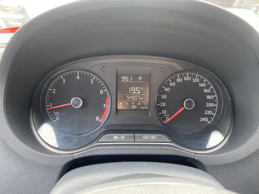 Volkswagen Polo 2016 1.4L Automatic Trendy Model — миниатюра 7