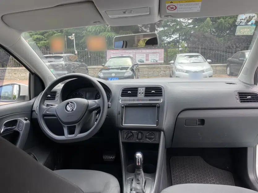 Volkswagen Polo 2016 1.4L Automatic Trendy Model — миниатюра 8