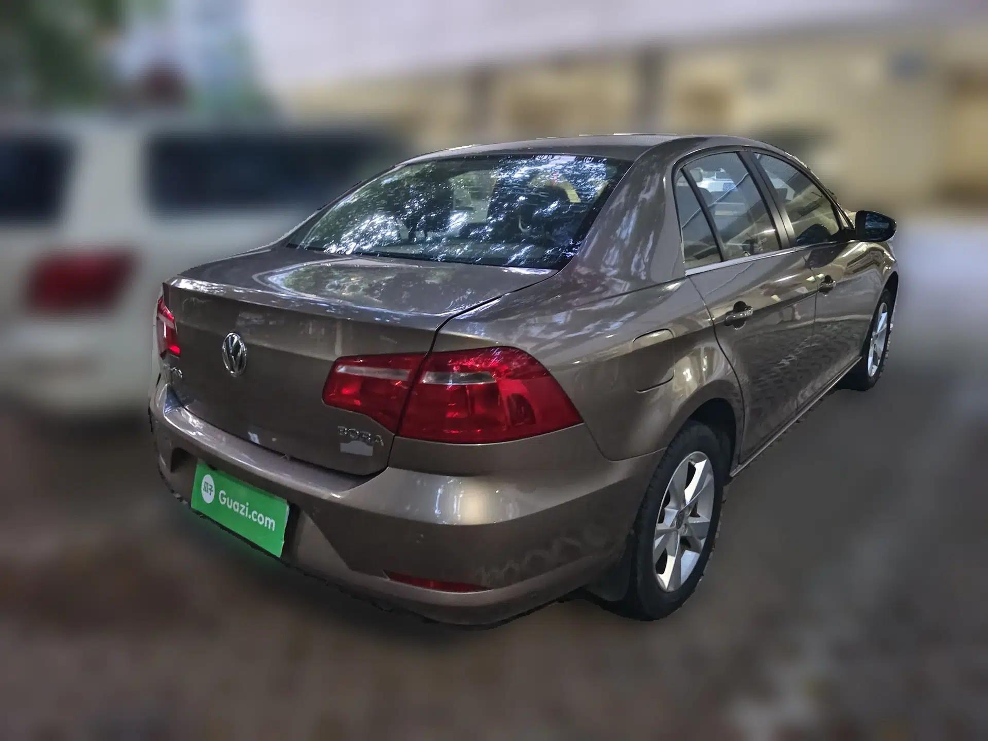 Volkswagen Bora 2014 1.6L Automatic Comfort Model — миниатюра 6