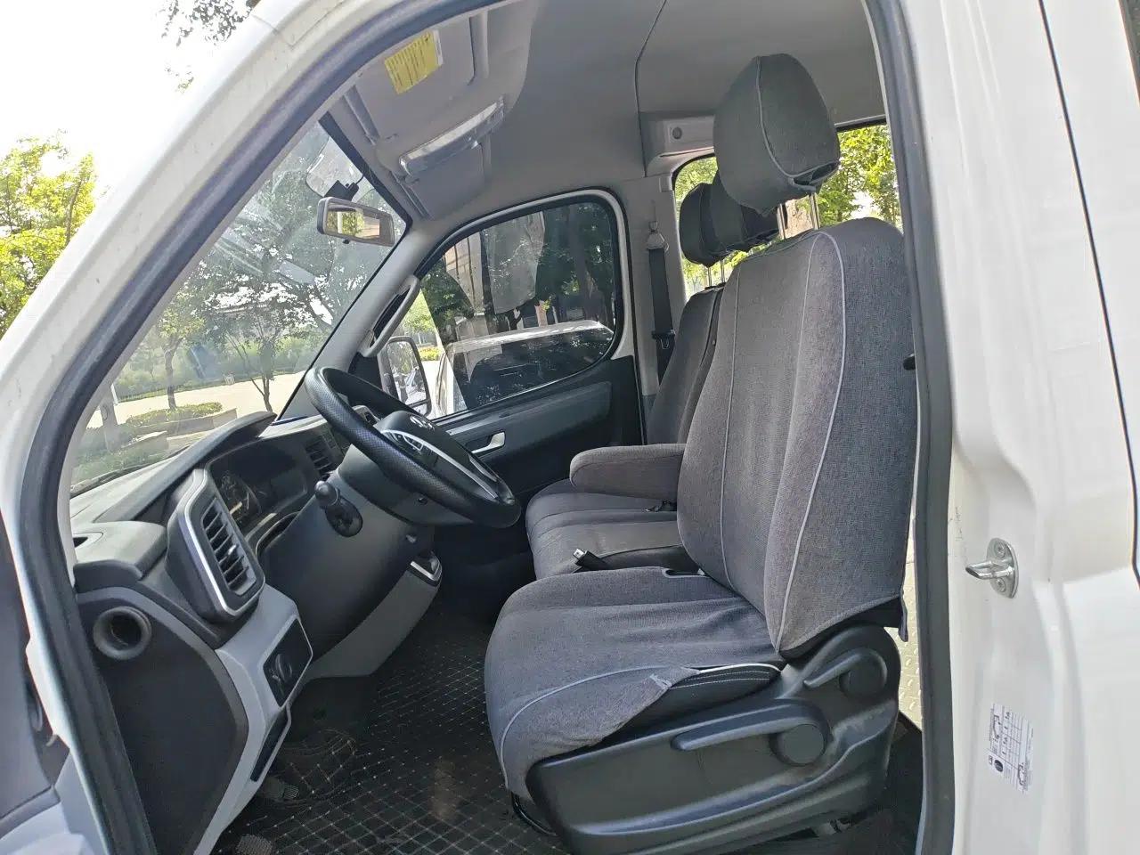 SAIC MAXUS Xintu V80 2025 Value Edition Aoyuntong 2.0T Manual Long Wheelbase Mid-Height Design 127 Ps 6/7/9-Seater — миниатюра 14