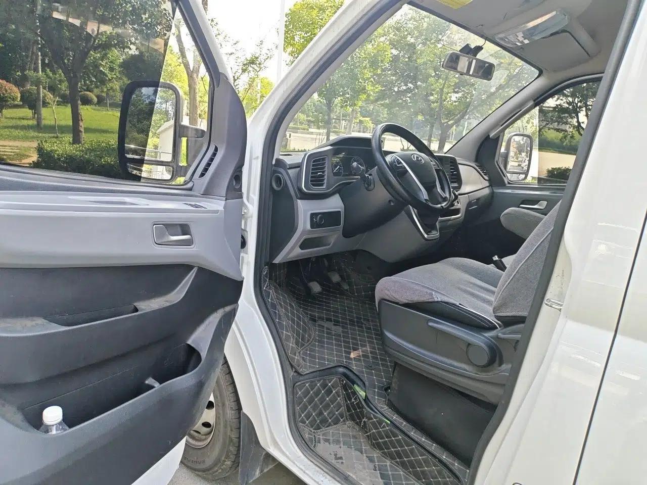 SAIC MAXUS Xintu V80 2025 Value Edition Aoyuntong 2.0T Manual Long Wheelbase Mid-Height Design 127 Ps 6/7/9-Seater — миниатюра 19