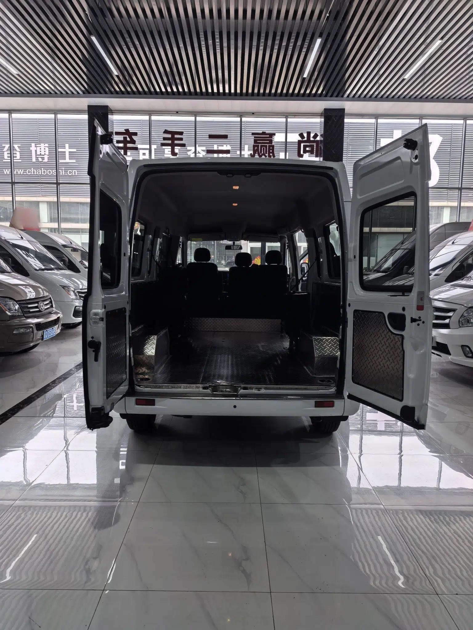 SAIC MAXUS Xintu V80 2025 Value Edition Aoyuntong 2.0T Manual Long Wheelbase Mid-Height Design 127 Ps 6/7/9-Seater — миниатюра 21