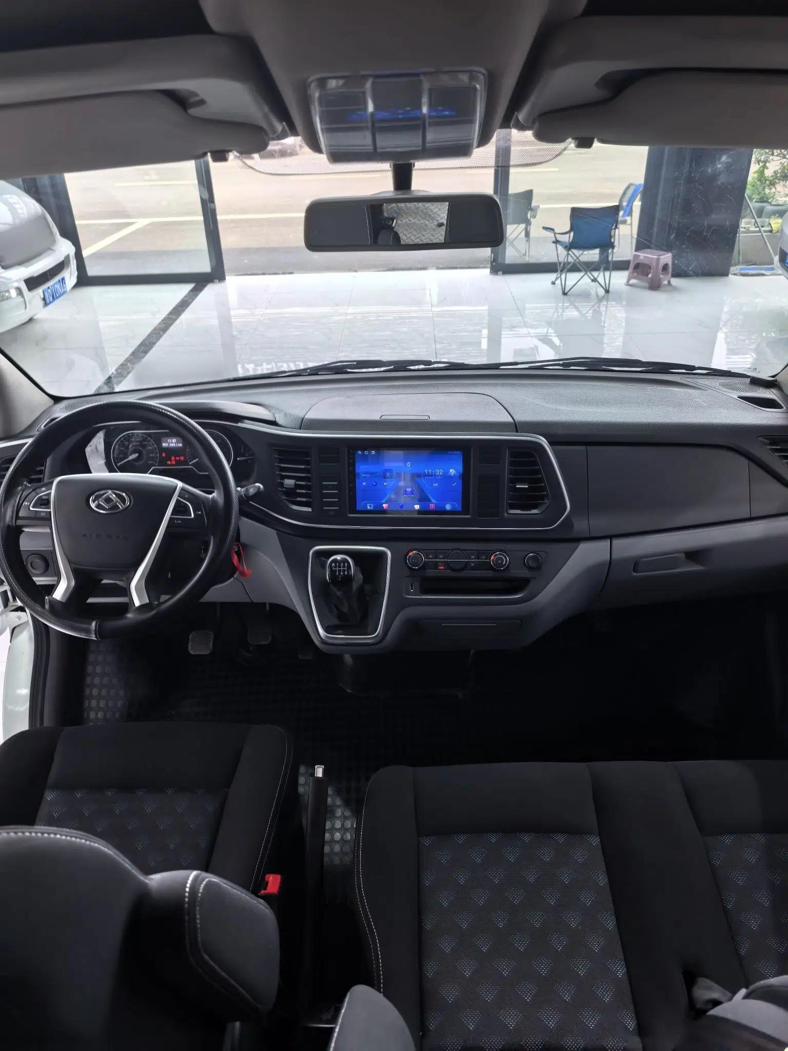 SAIC MAXUS Xintu V80 2025 Value Edition Aoyuntong 2.0T Manual Long Wheelbase Mid-Height Design 127 Ps 6/7/9-Seater — миниатюра 22