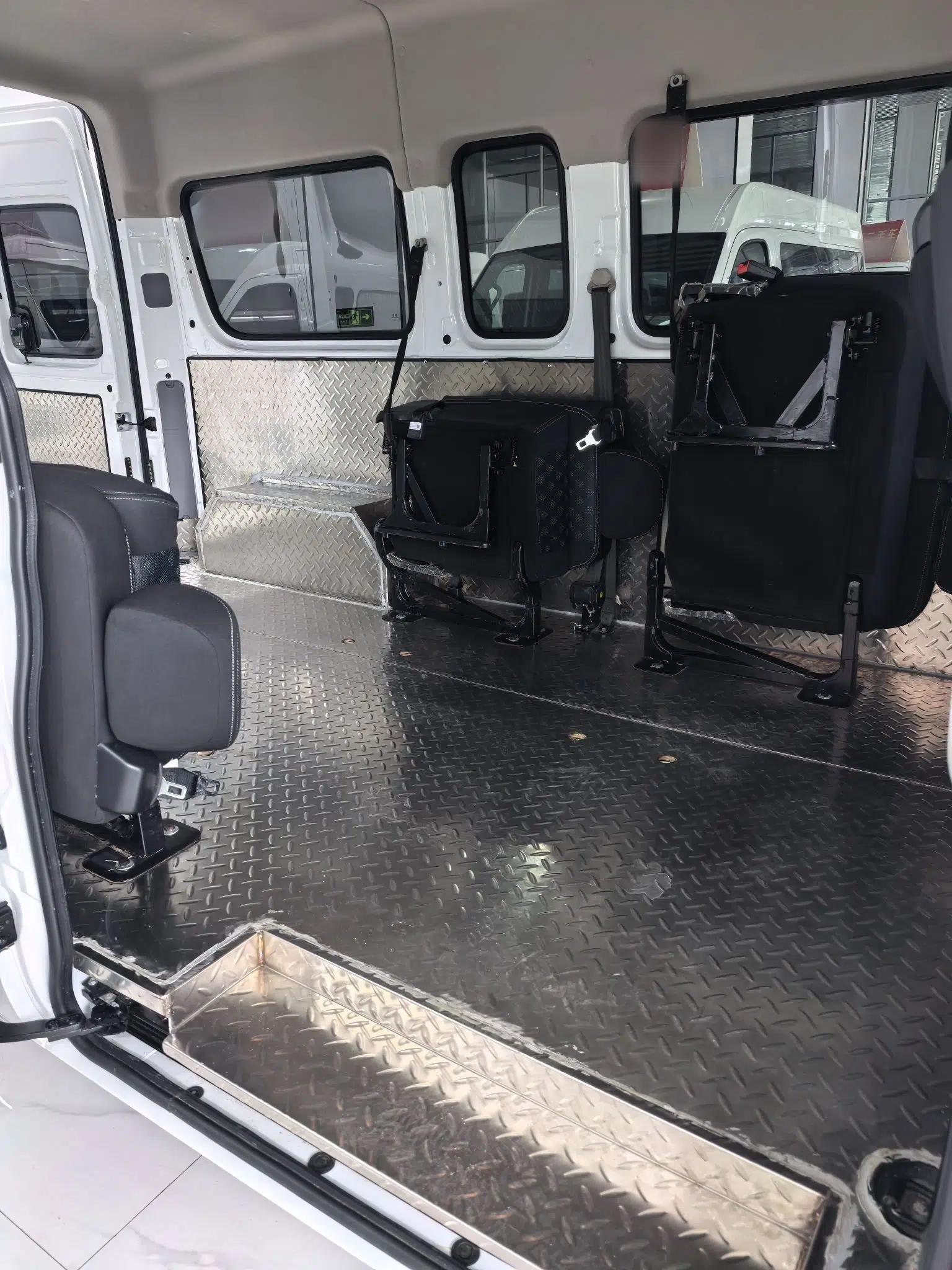 SAIC MAXUS Xintu V80 2025 Value Edition Aoyuntong 2.0T Manual Long Wheelbase Mid-Height Design 127 Ps 6/7/9-Seater — миниатюра 23
