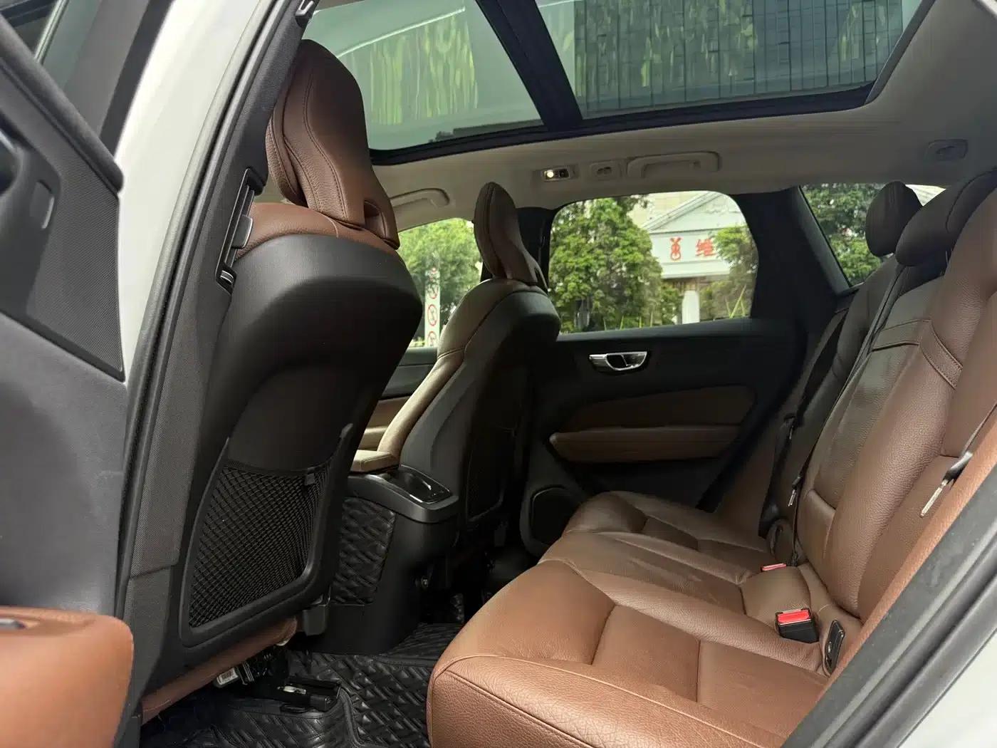 2020 Volvo XC60 T5 AWD Inscription Luxury Edition — миниатюра 11