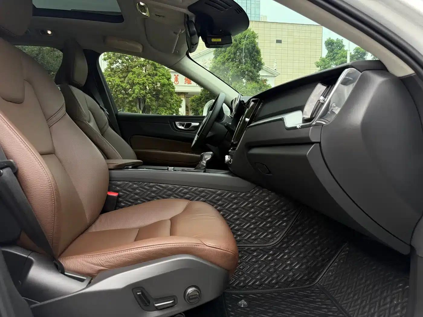 2020 Volvo XC60 T5 AWD Inscription Luxury Edition — миниатюра 12