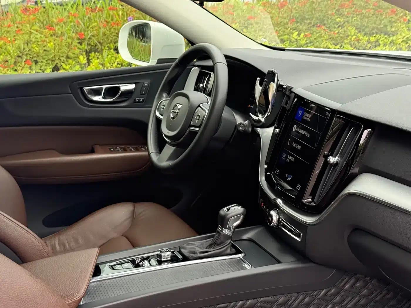2020 Volvo XC60 T5 AWD Inscription Luxury Edition — миниатюра 13