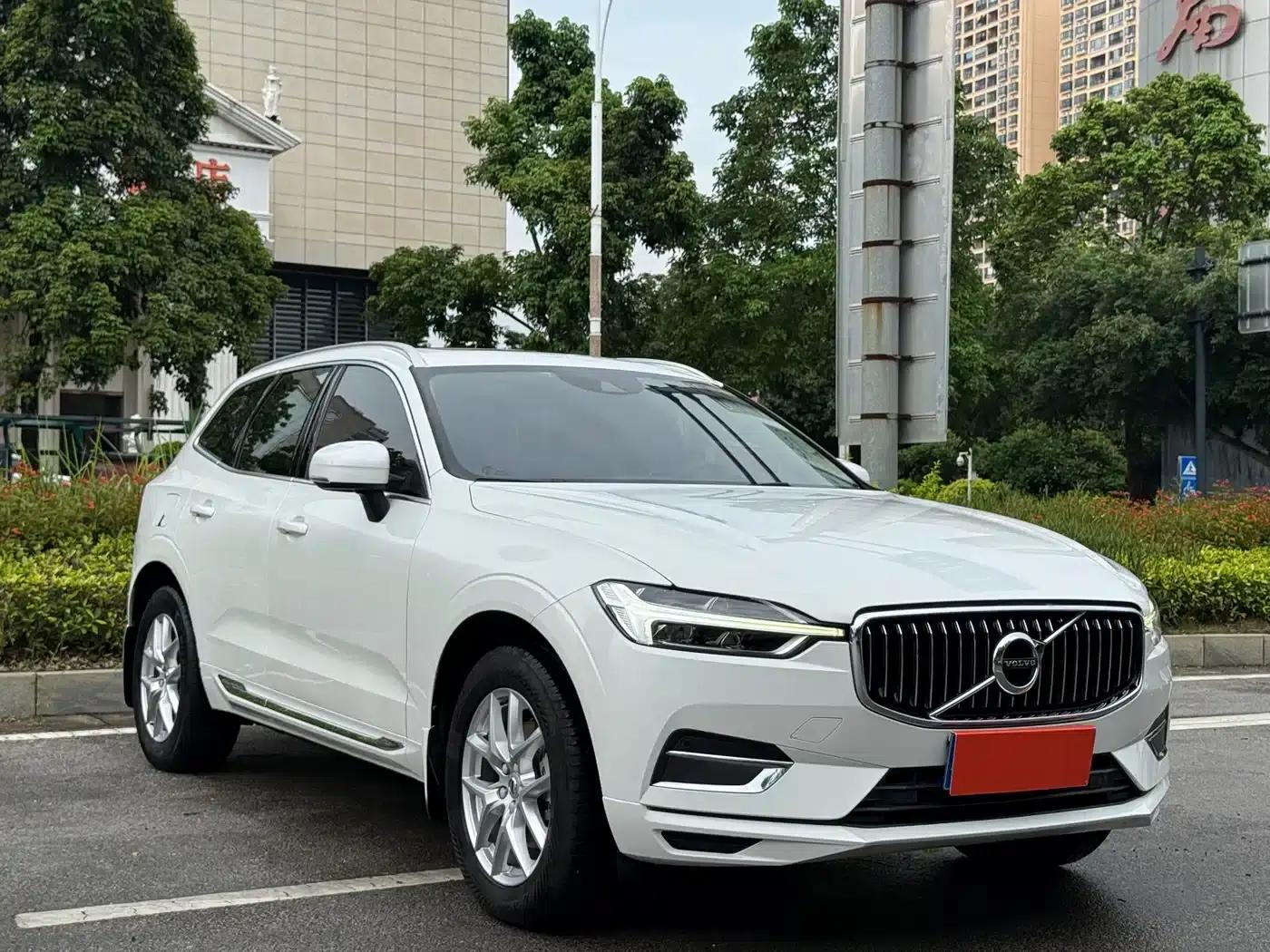 2020 Volvo XC60 T5 AWD Inscription Luxury Edition — миниатюра 3