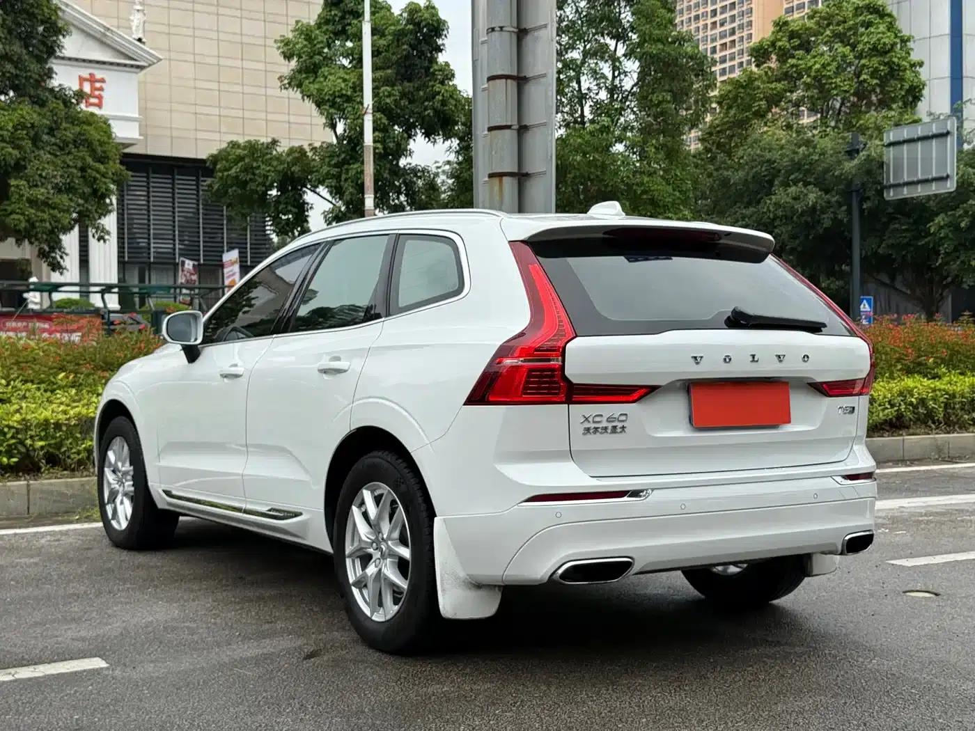 2020 Volvo XC60 T5 AWD Inscription Luxury Edition — миниатюра 4