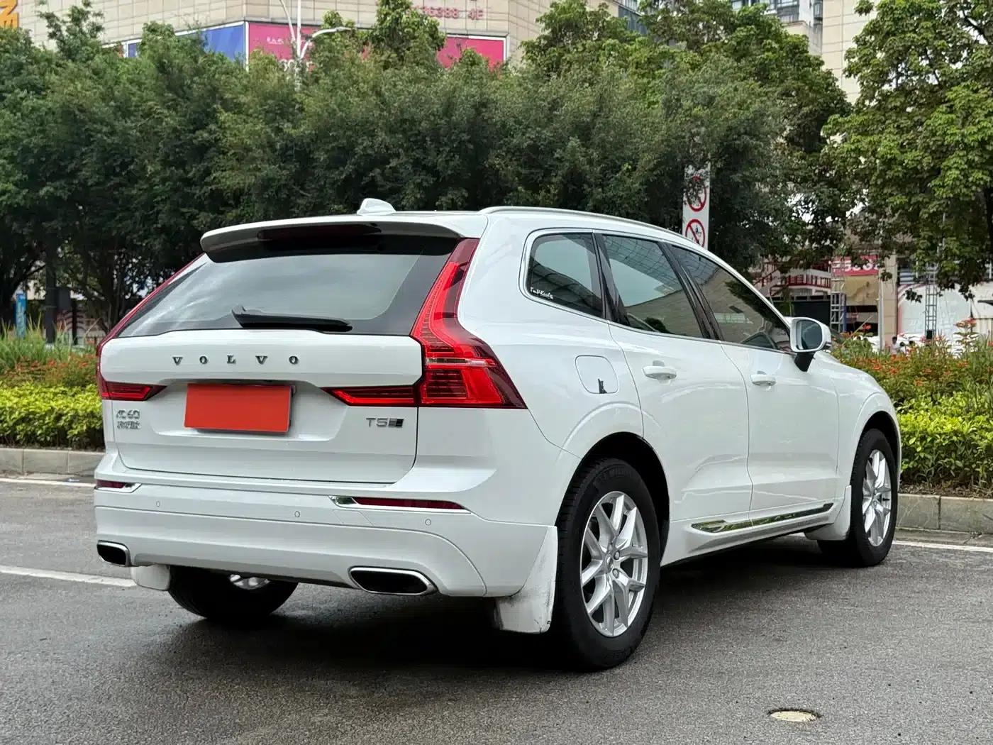2020 Volvo XC60 T5 AWD Inscription Luxury Edition — миниатюра 6