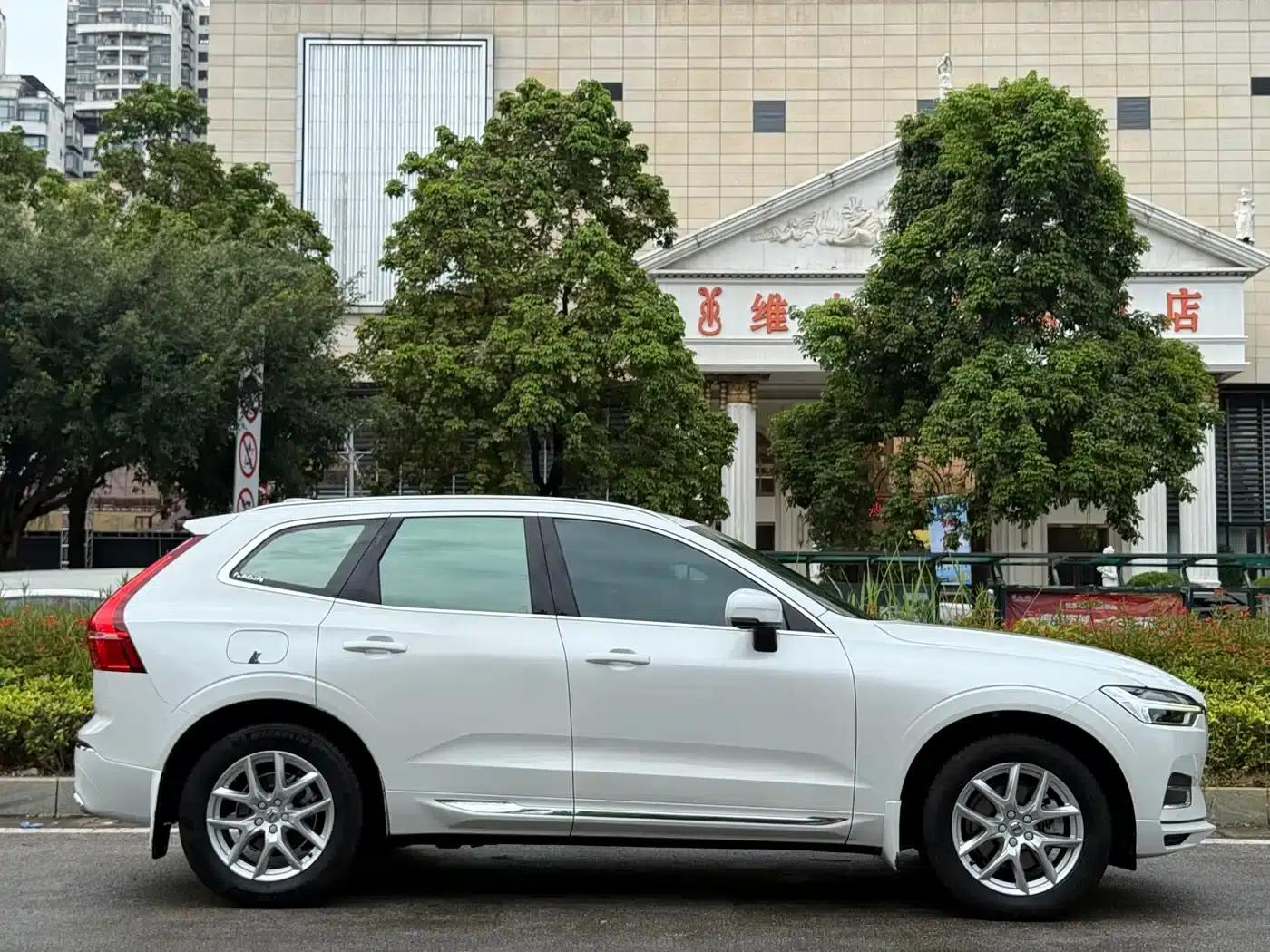 2020 Volvo XC60 T5 AWD Inscription Luxury Edition — миниатюра 7