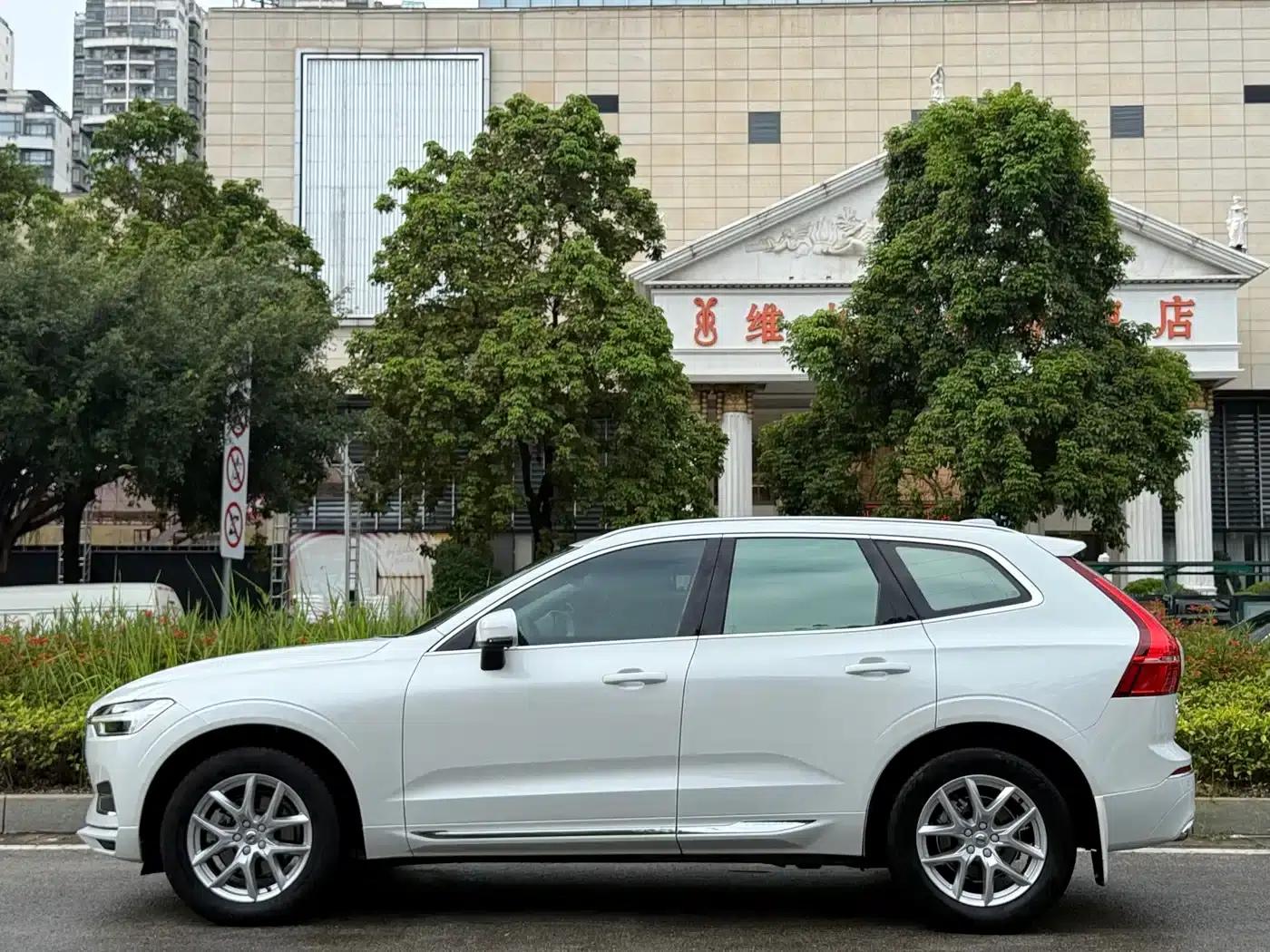 2020 Volvo XC60 T5 AWD Inscription Luxury Edition — миниатюра 8