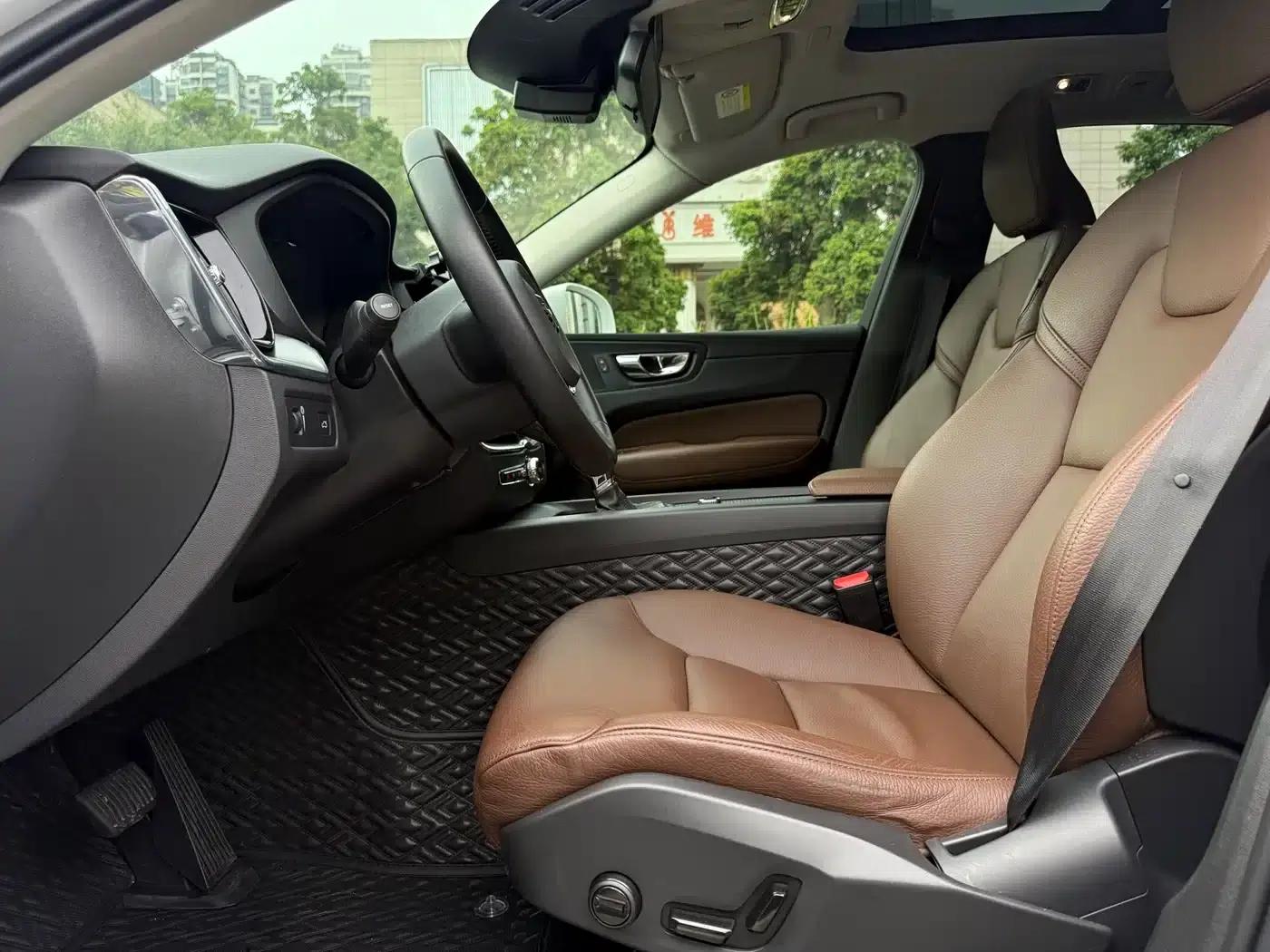 2020 Volvo XC60 T5 AWD Inscription Luxury Edition — миниатюра 10