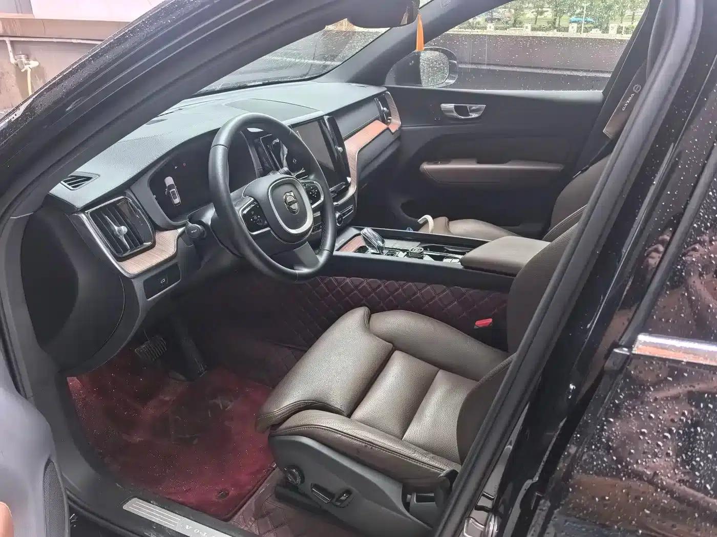 2024 Volvo XC60 B5 AWD Inscription Luxury Edition — миниатюра 3