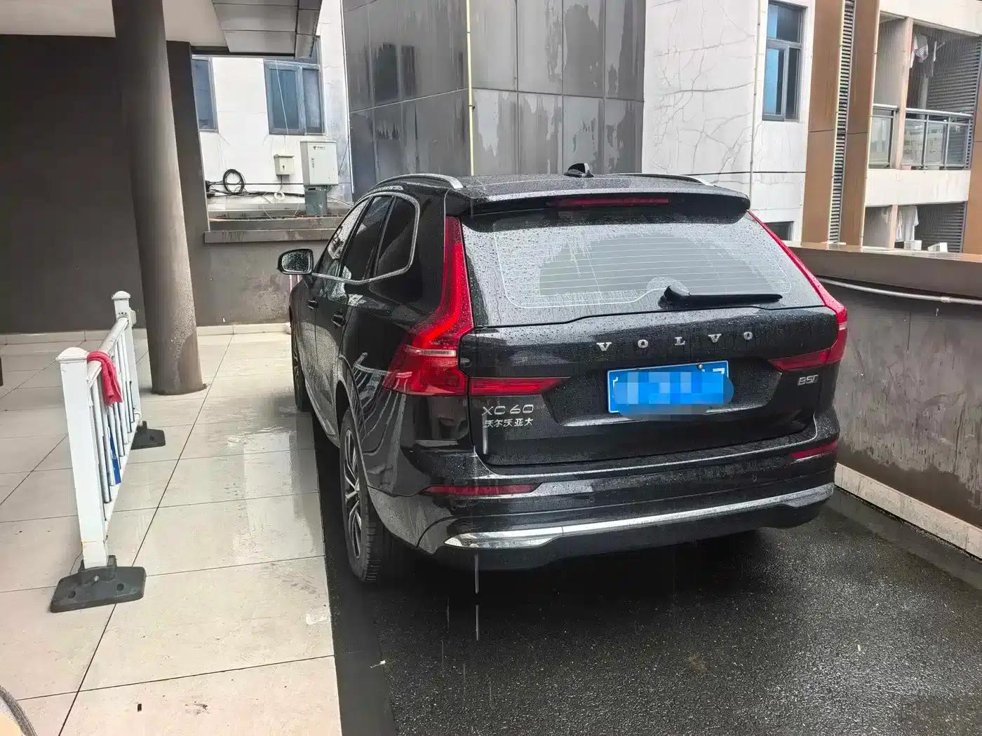 2024 Volvo XC60 B5 AWD Inscription Luxury Edition — миниатюра 5