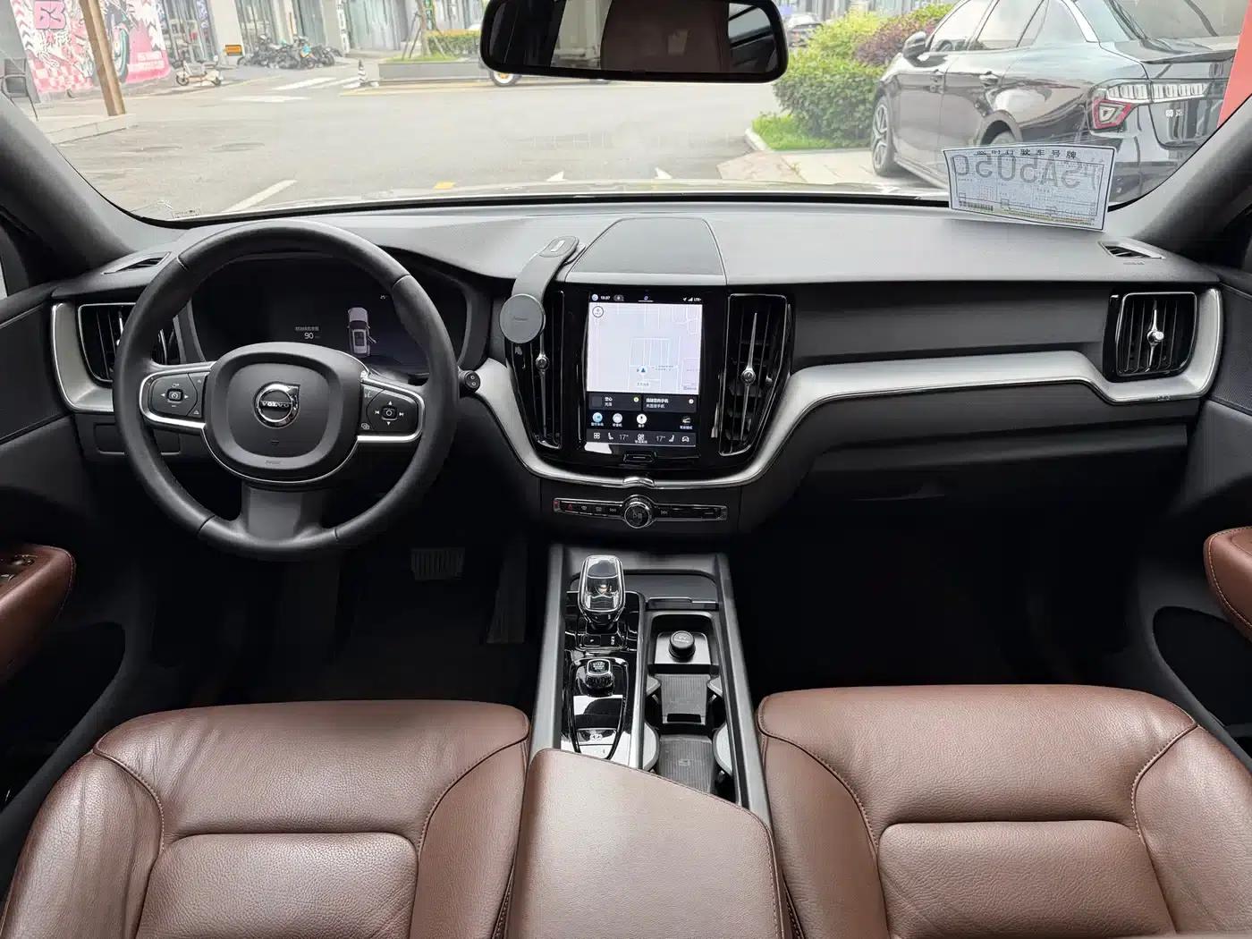 2023 Volvo XC60 B5 AWD Inscription Luxury Edition — миниатюра 11