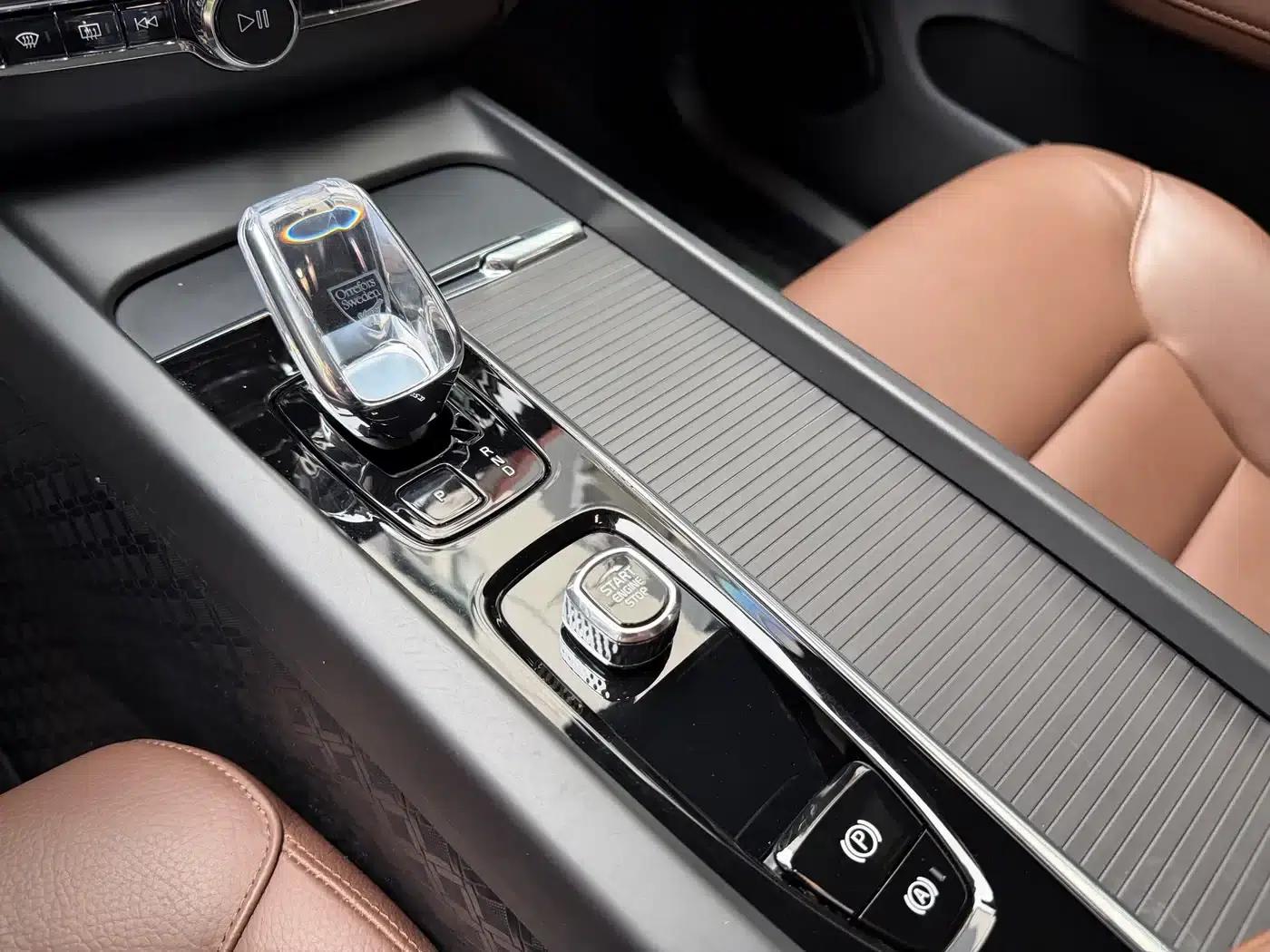 2023 Volvo XC60 B5 AWD Inscription Luxury Edition — миниатюра 14