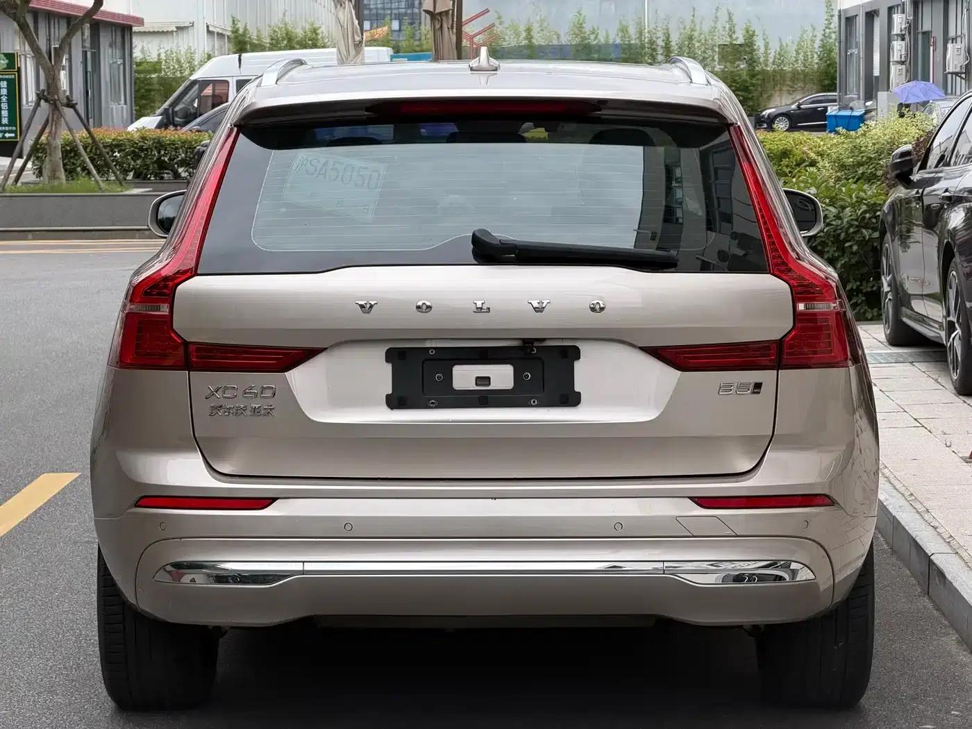 2023 Volvo XC60 B5 AWD Inscription Luxury Edition — миниатюра 5