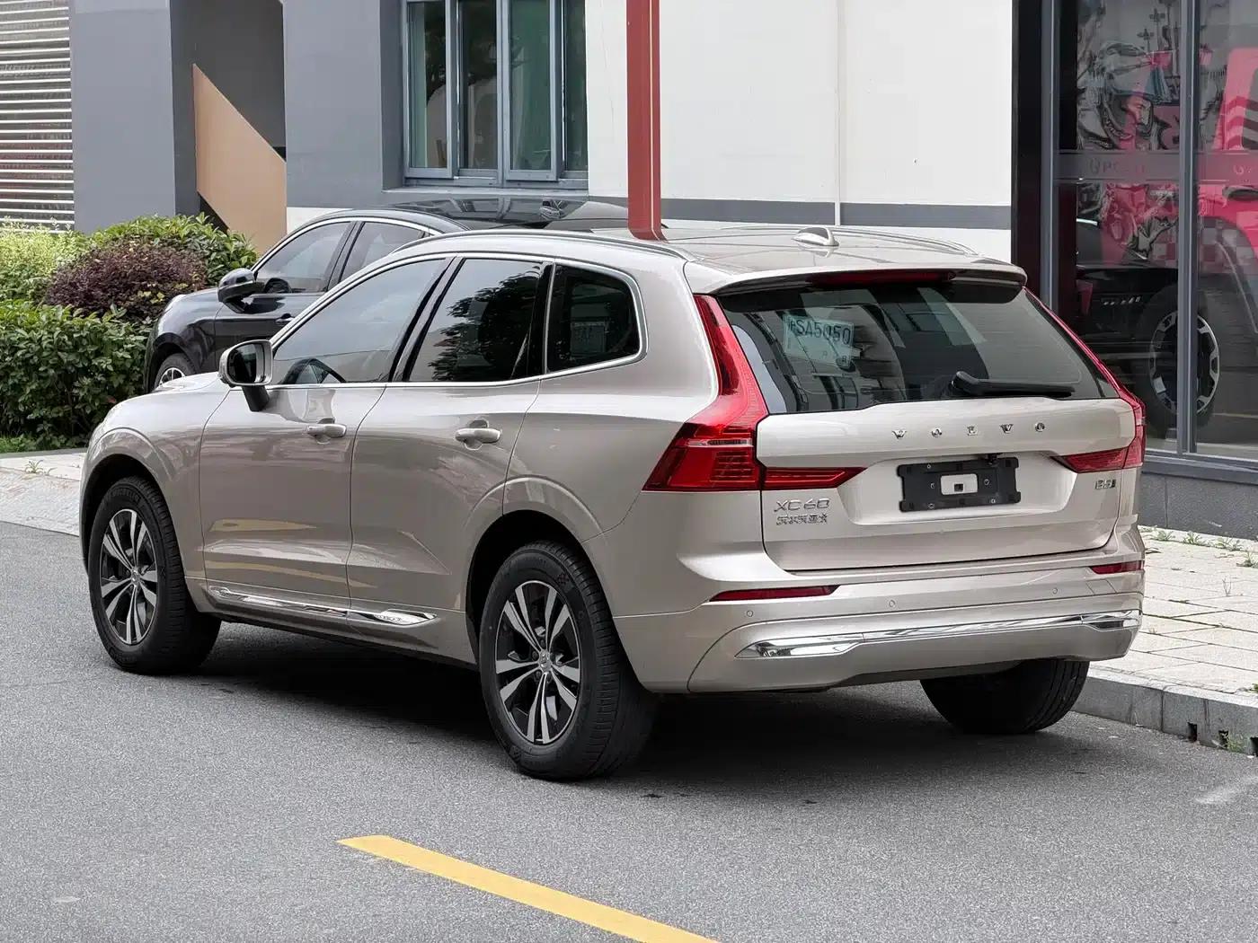 2023 Volvo XC60 B5 AWD Inscription Luxury Edition — миниатюра 6