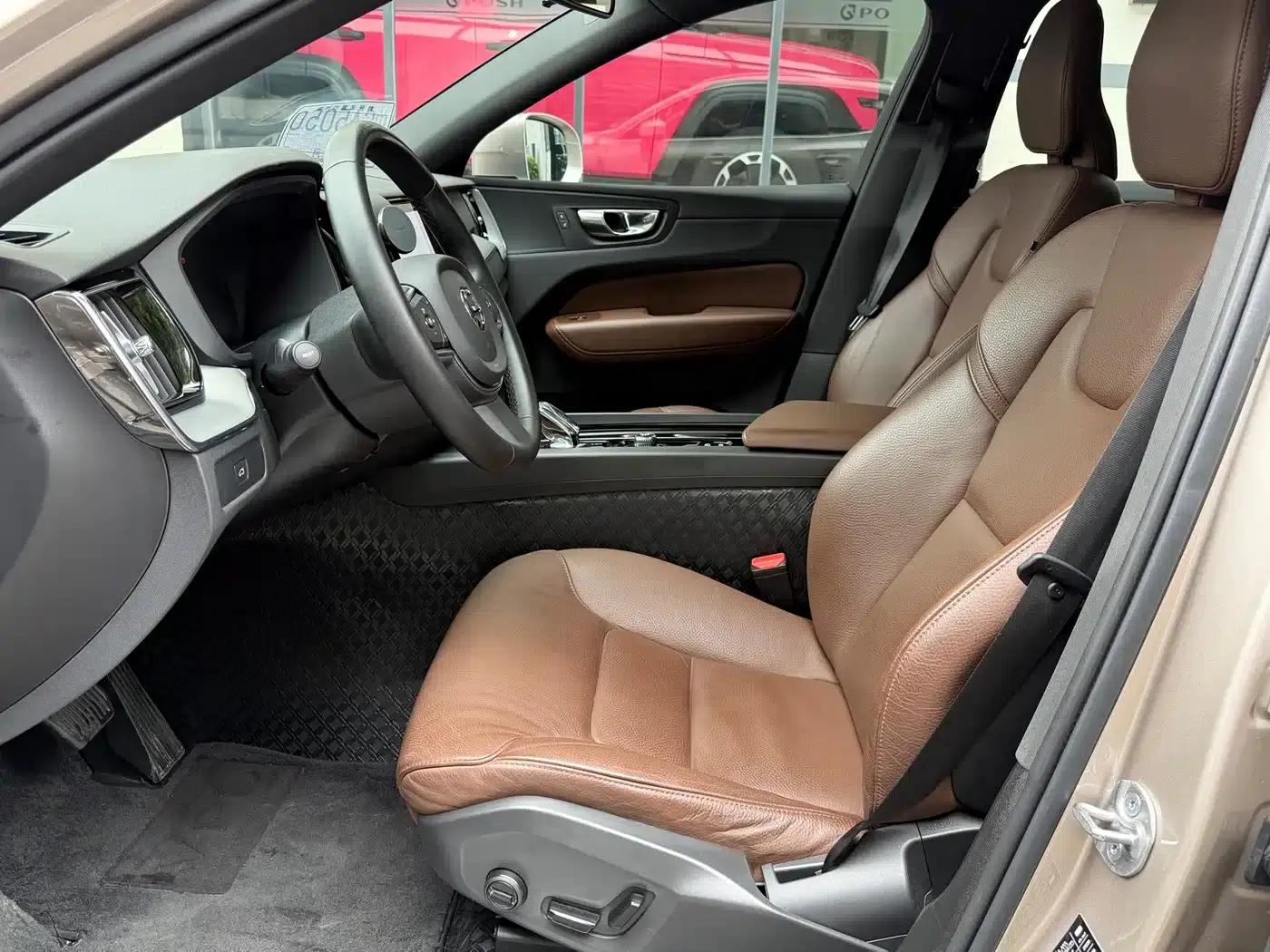 2023 Volvo XC60 B5 AWD Inscription Luxury Edition — миниатюра 7