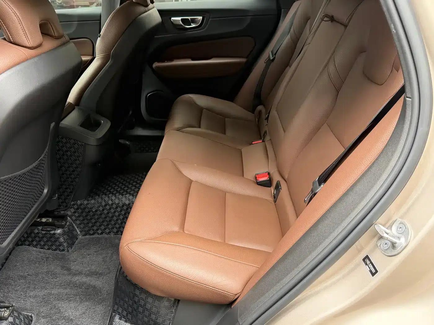 2023 Volvo XC60 B5 AWD Inscription Luxury Edition — миниатюра 9