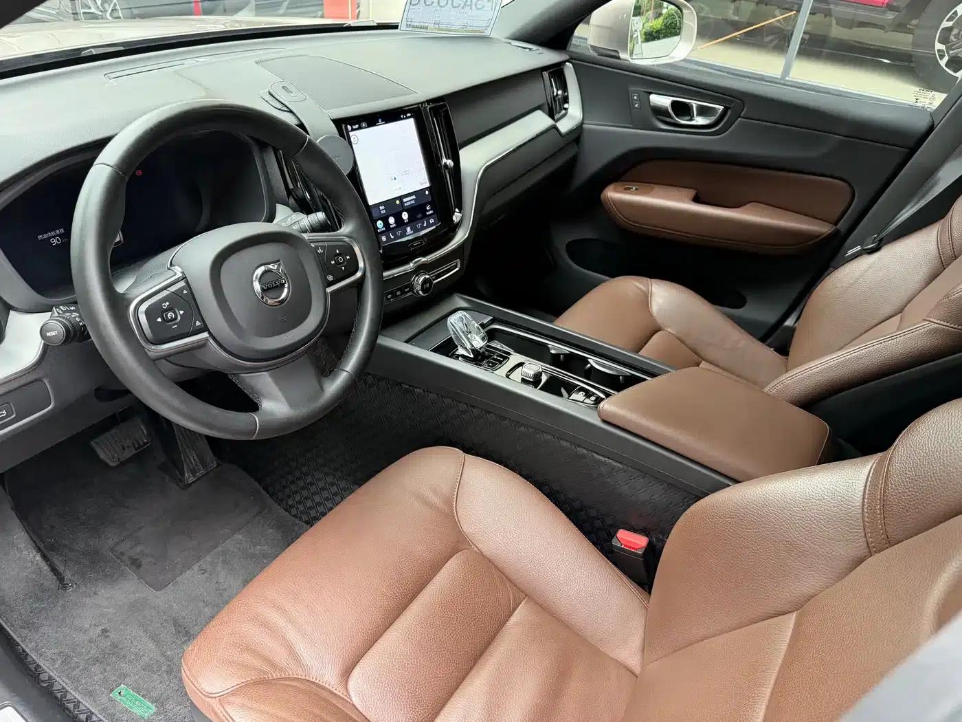 2023 Volvo XC60 B5 AWD Inscription Luxury Edition — миниатюра 10