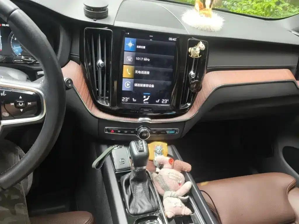 2021 Volvo XC60 T5 AWD Inscription Luxury Edition — миниатюра 6