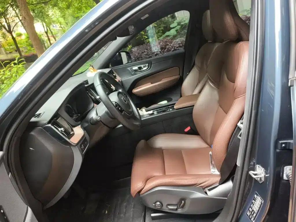 2021 Volvo XC60 T5 AWD Inscription Luxury Edition — миниатюра 8