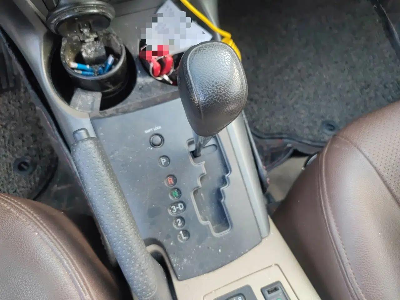 Toyota RAV4 2011 2.0L Automatic 4x4 Edition — миниатюра 14