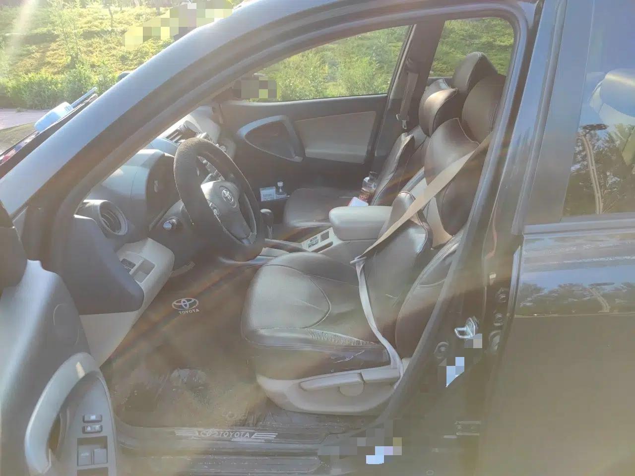 Toyota RAV4 2011 2.0L Automatic 4x4 Edition — миниатюра 15
