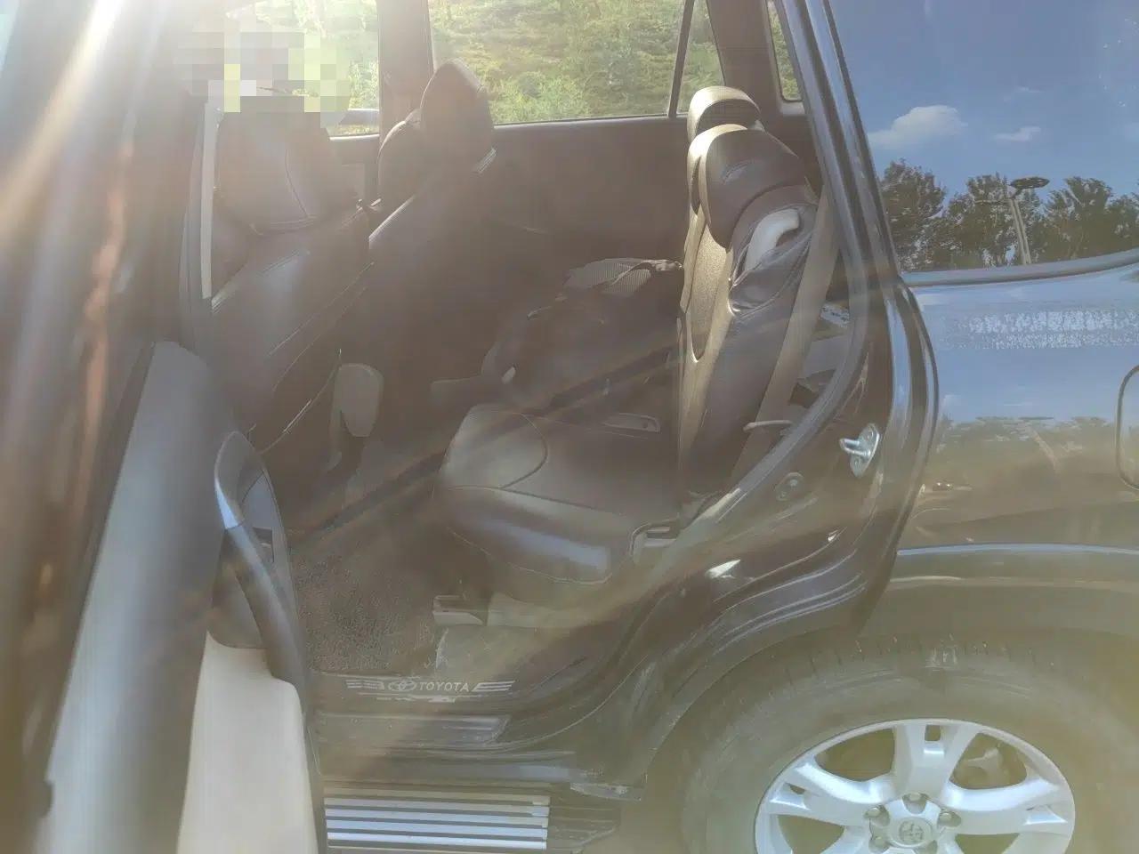 Toyota RAV4 2011 2.0L Automatic 4x4 Edition — миниатюра 17