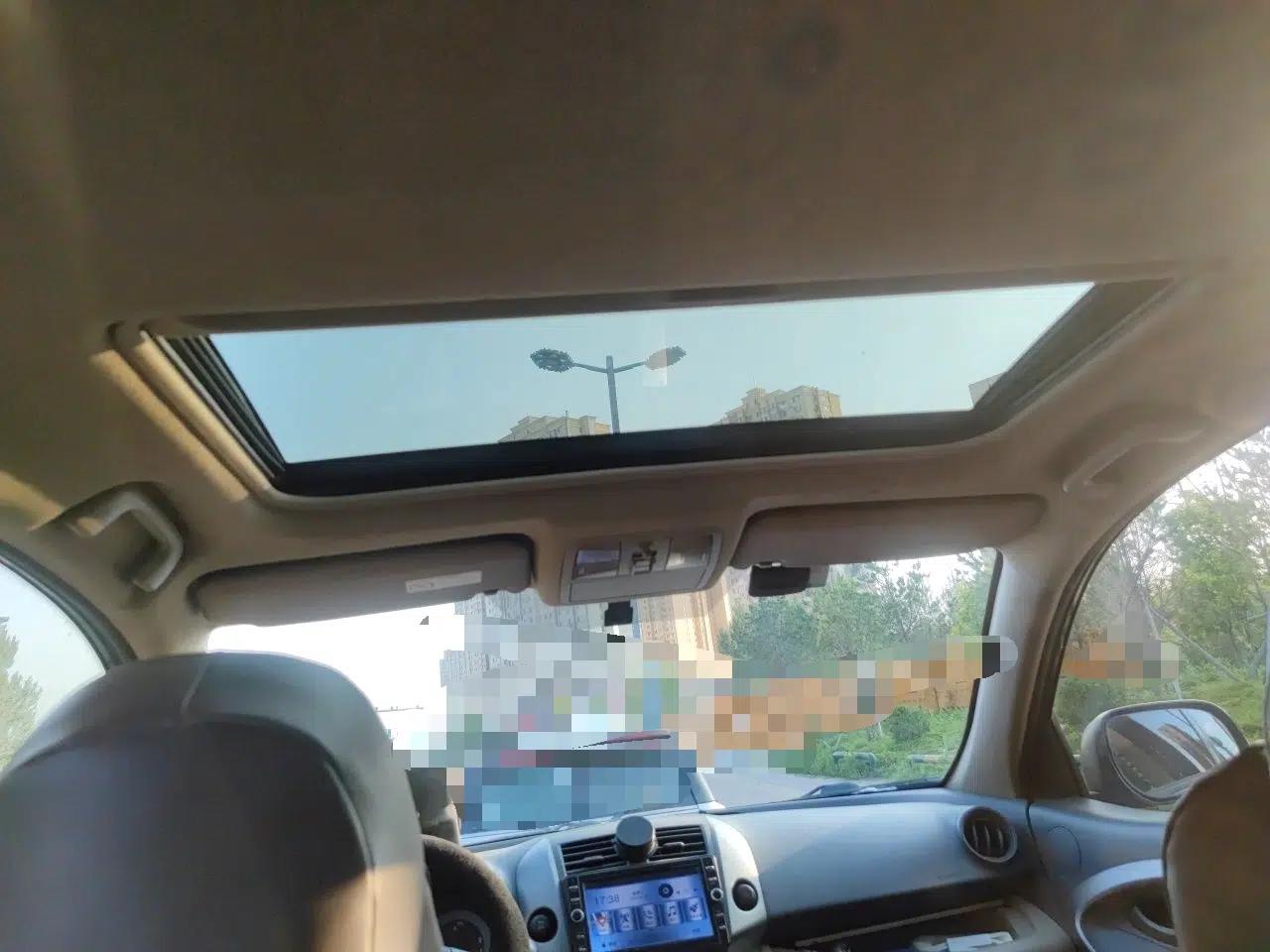 Toyota RAV4 2011 2.0L Automatic 4x4 Edition — миниатюра 18
