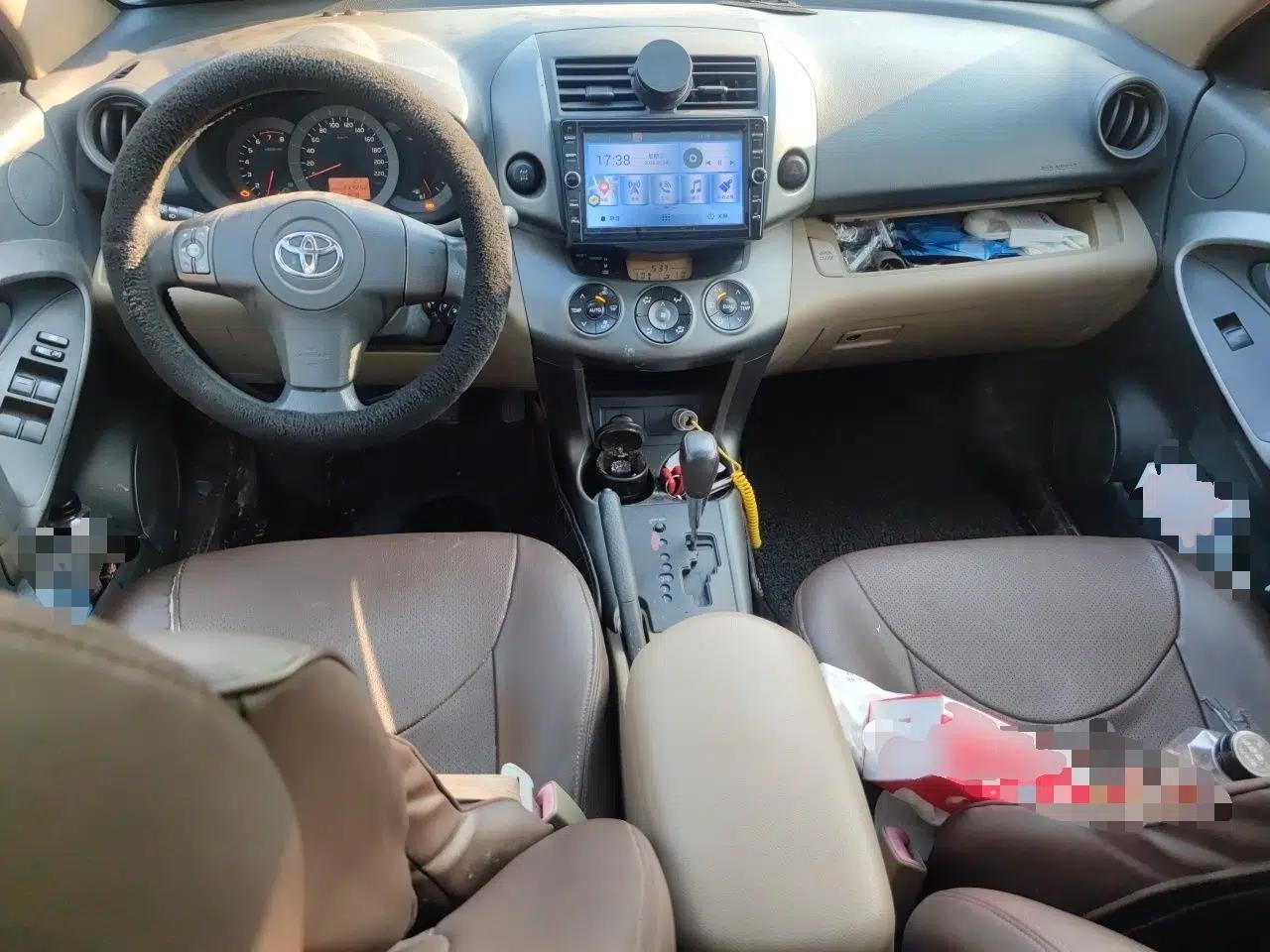 Toyota RAV4 2011 2.0L Automatic 4x4 Edition — миниатюра 9