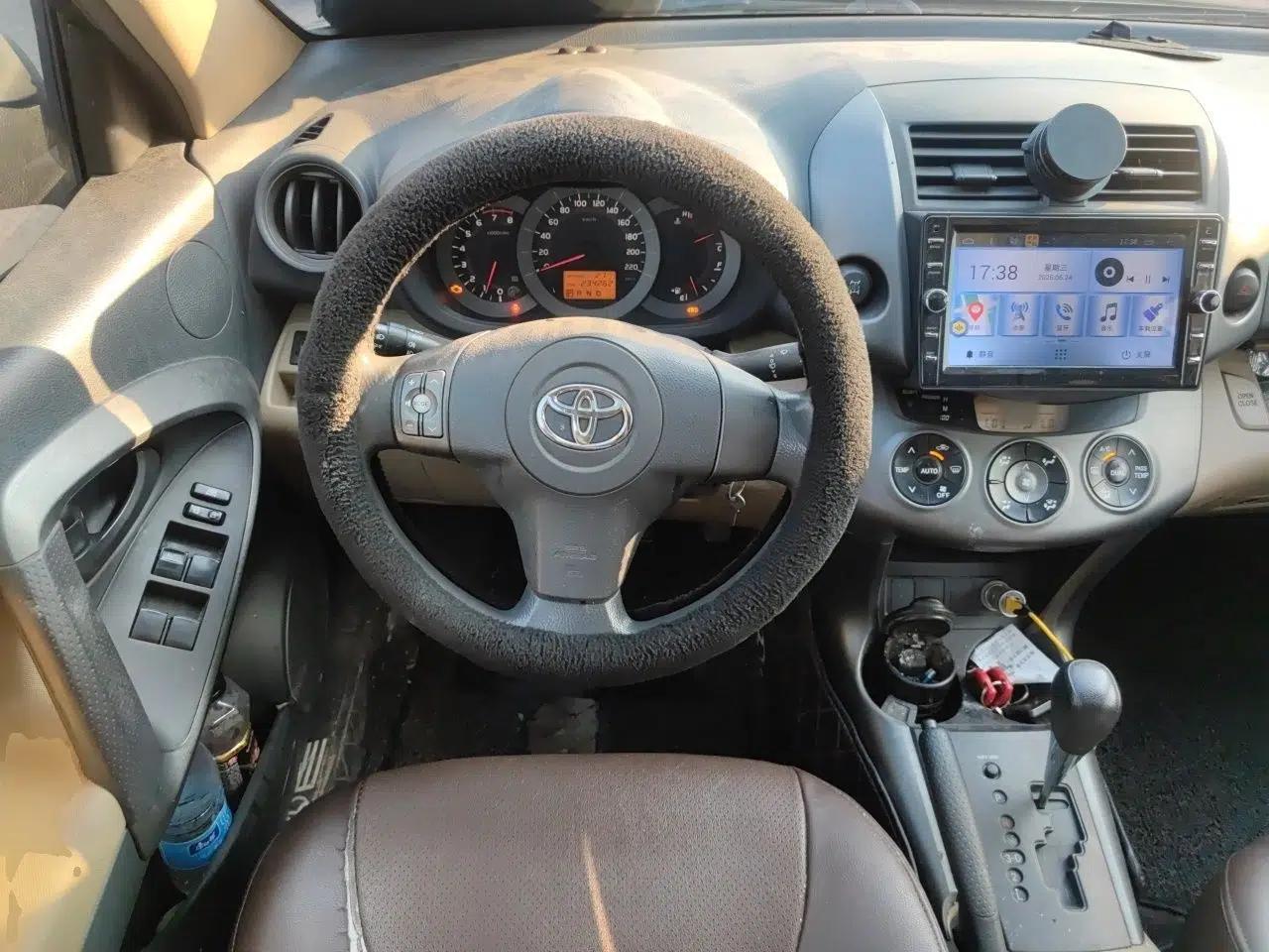 Toyota RAV4 2011 2.0L Automatic 4x4 Edition — миниатюра 10